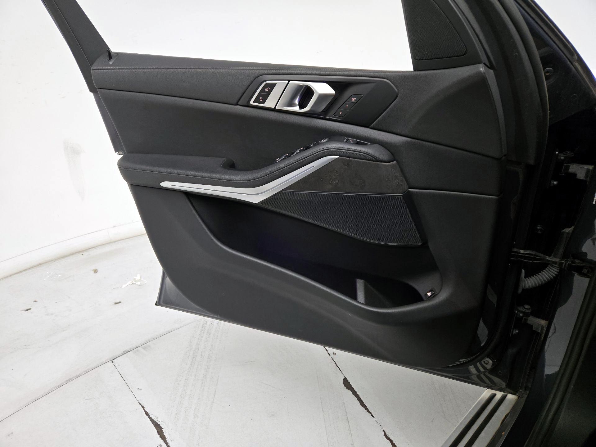 Thumbnail: 2022 BMW X5 - 12