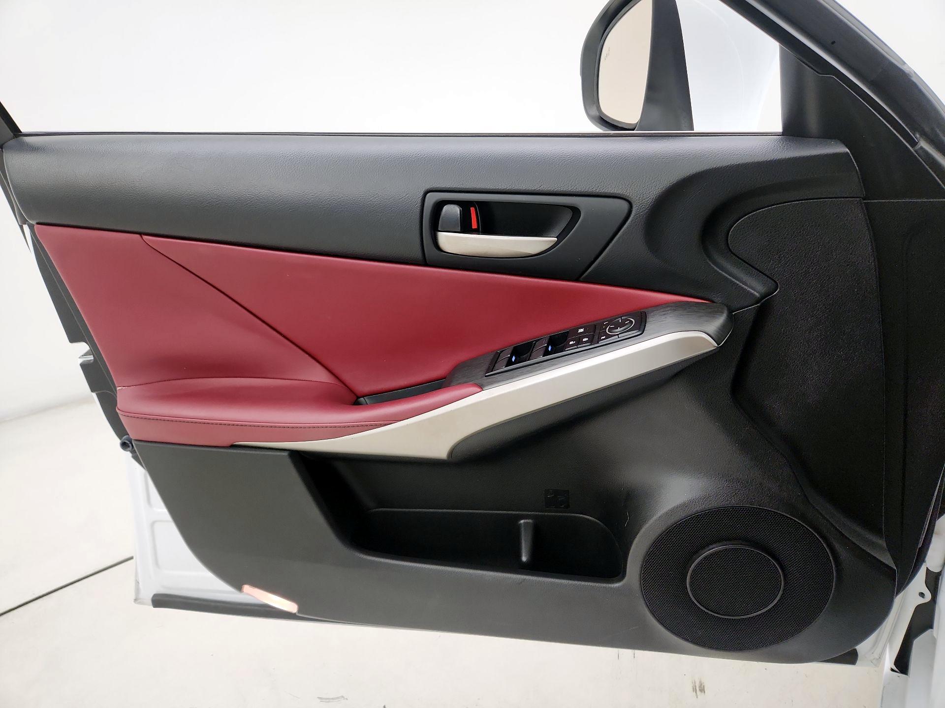 Thumbnail: 2019 Lexus IS - 12