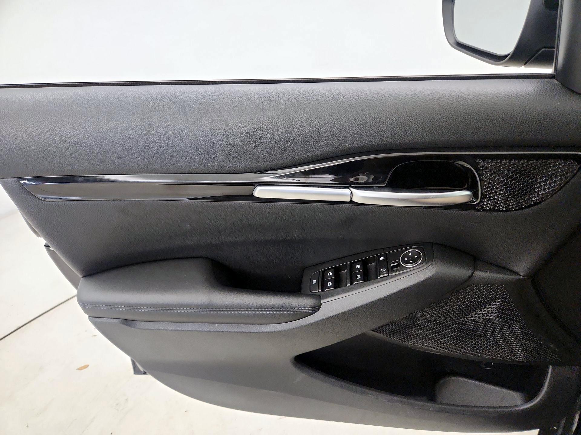 Thumbnail: 2023 Kia Seltos - 12