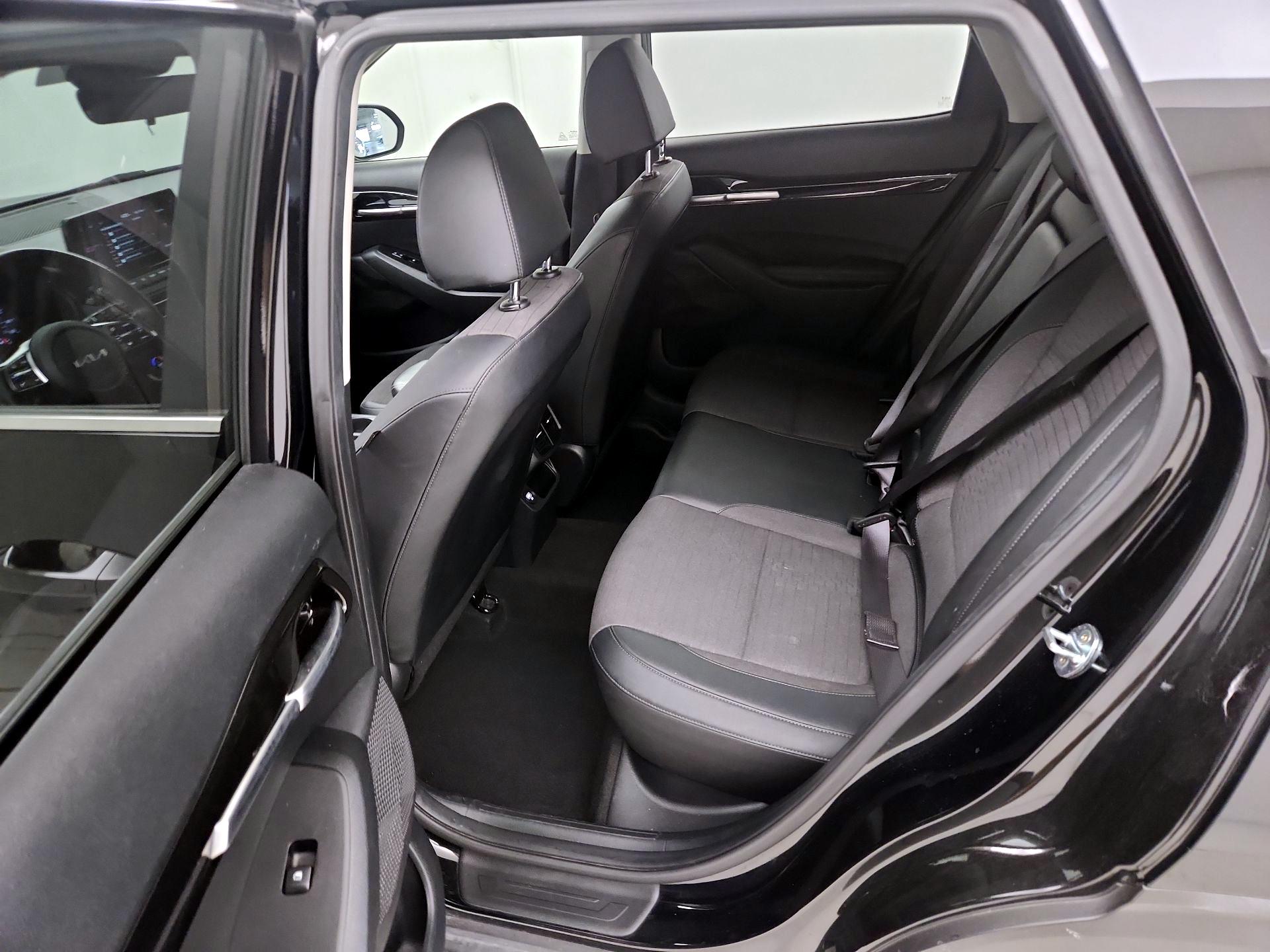 Thumbnail: 2023 Kia Seltos - 20