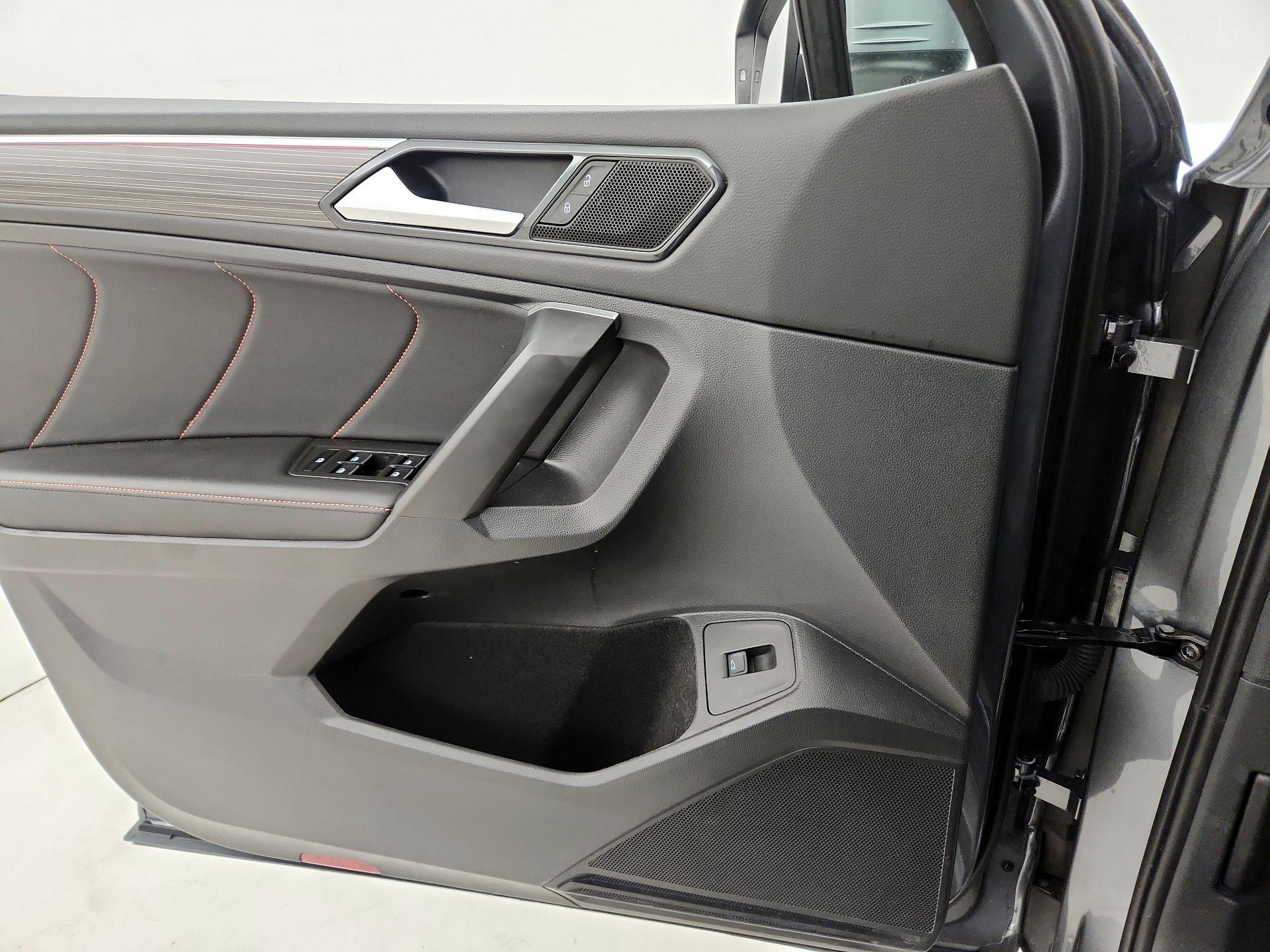 Thumbnail: 2024 Volkswagen Tiguan - 12