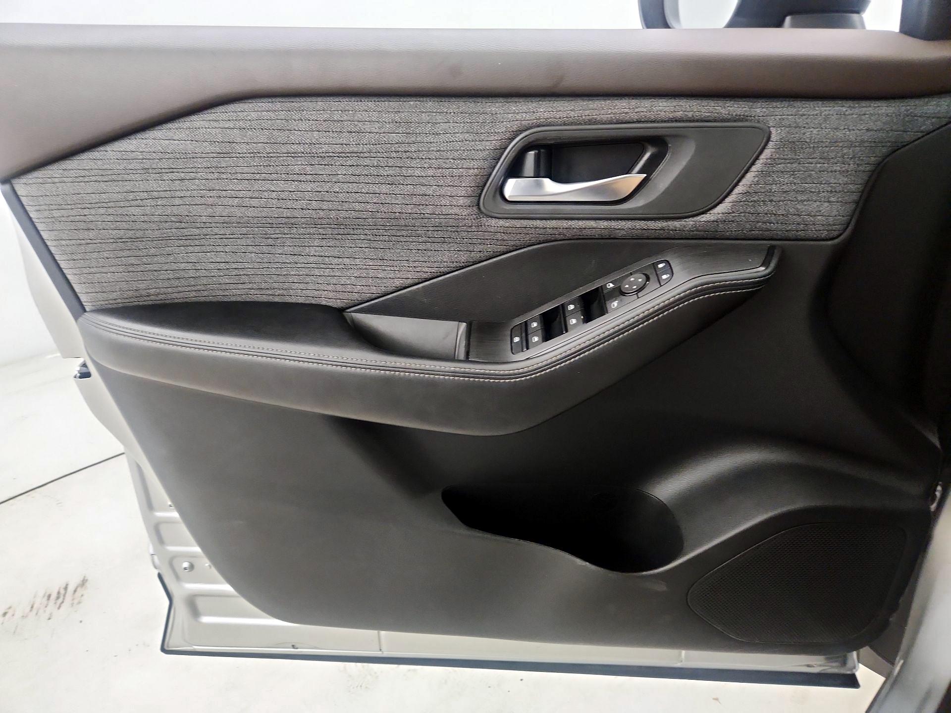 Thumbnail: 2023 Nissan Rogue - 12