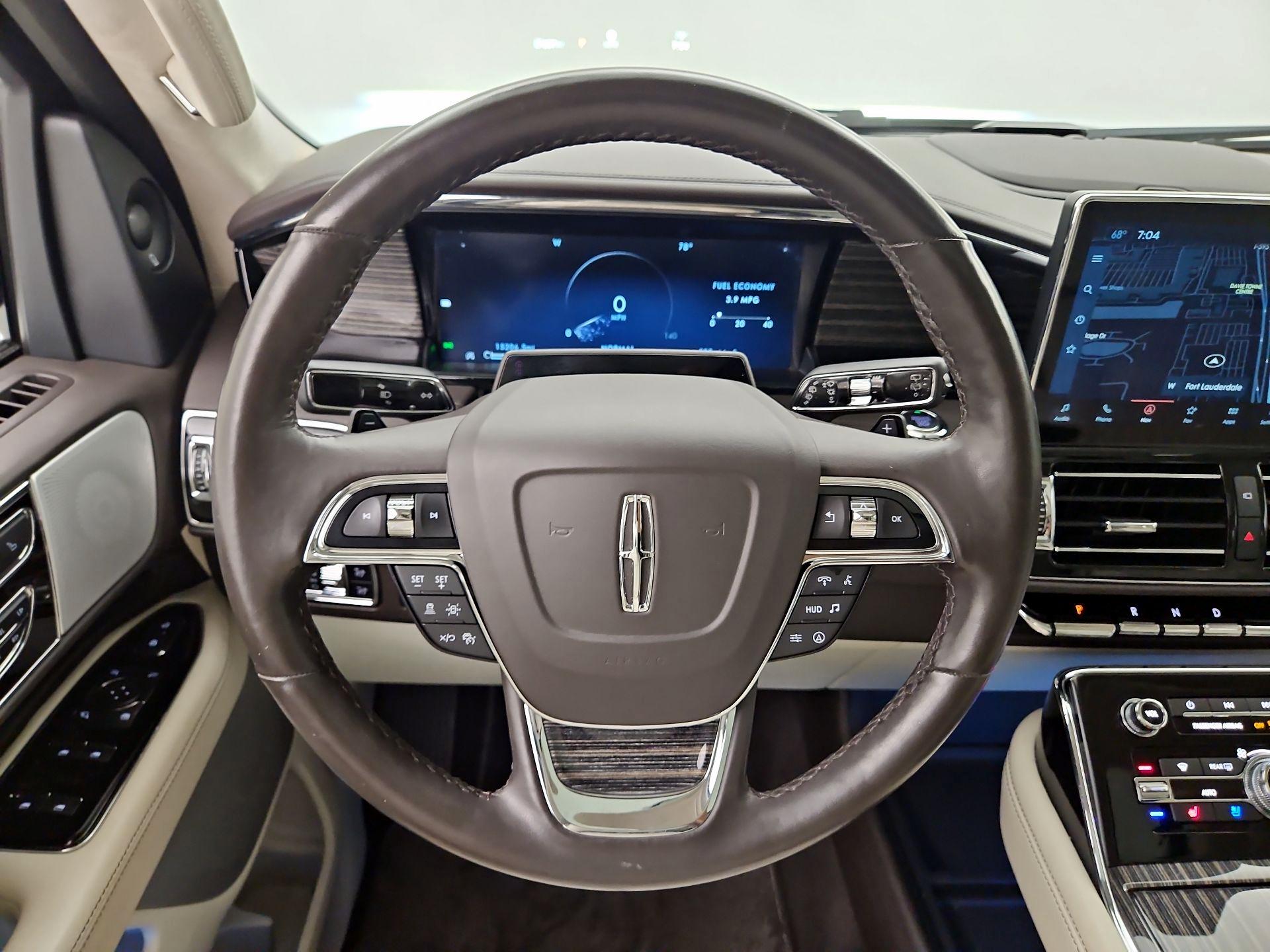 Thumbnail: 2023 Lincoln Navigator - 10