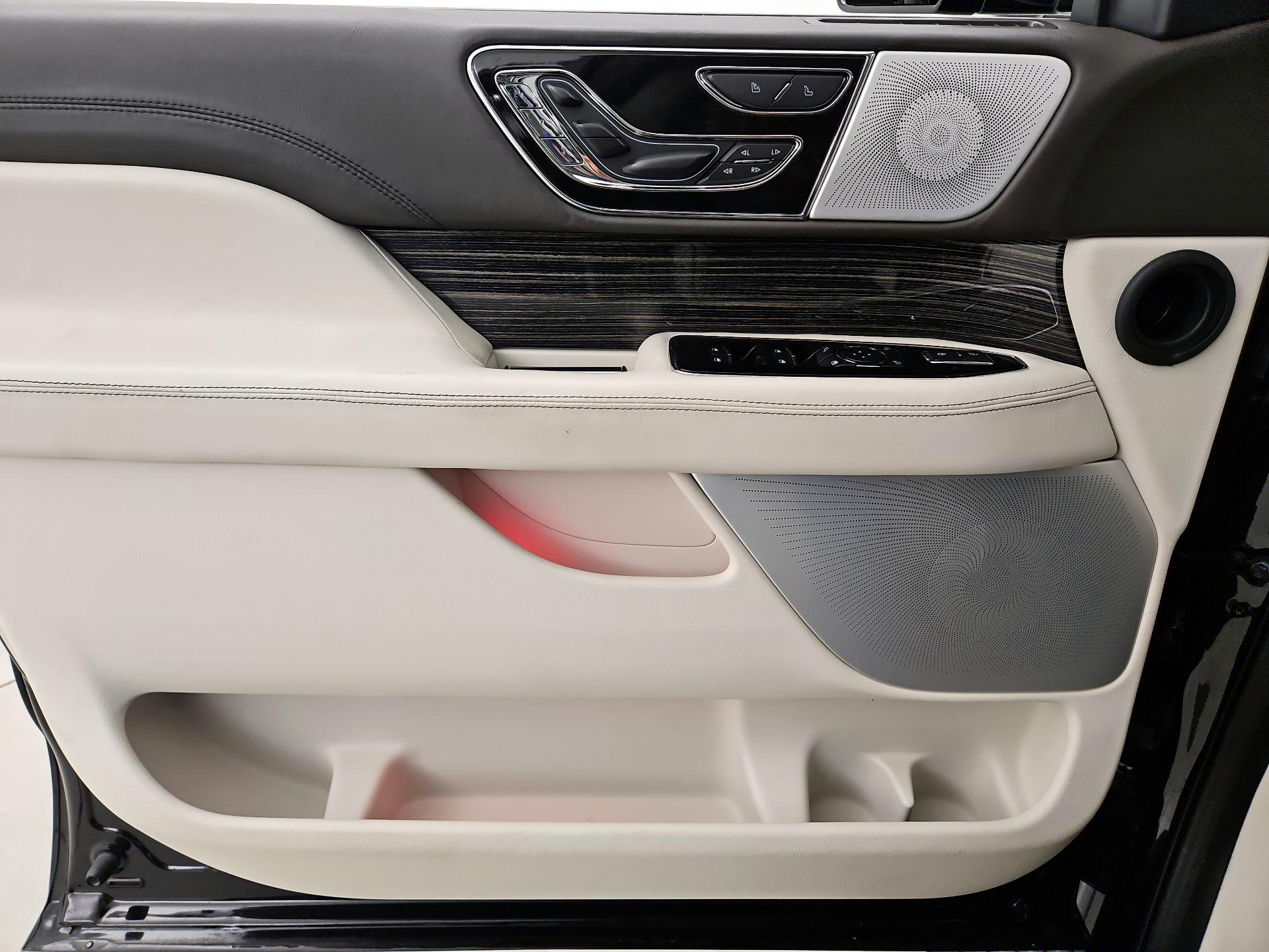 Thumbnail: 2023 Lincoln Navigator - 12