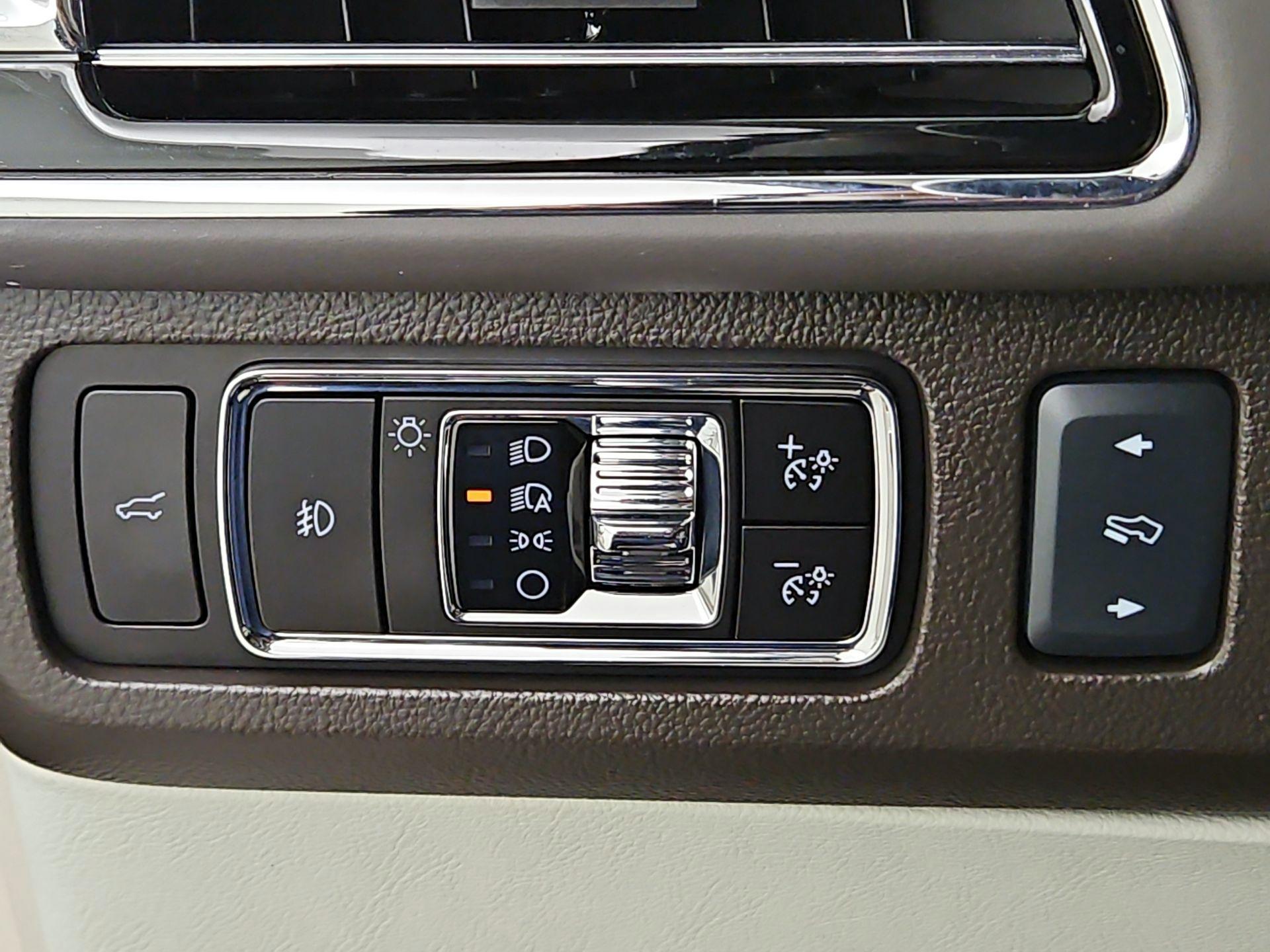 Thumbnail: 2023 Lincoln Navigator - 13