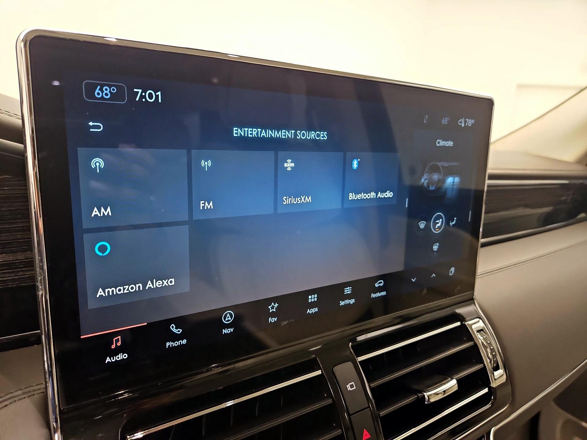 Thumbnail: 2023 Lincoln Navigator - 16