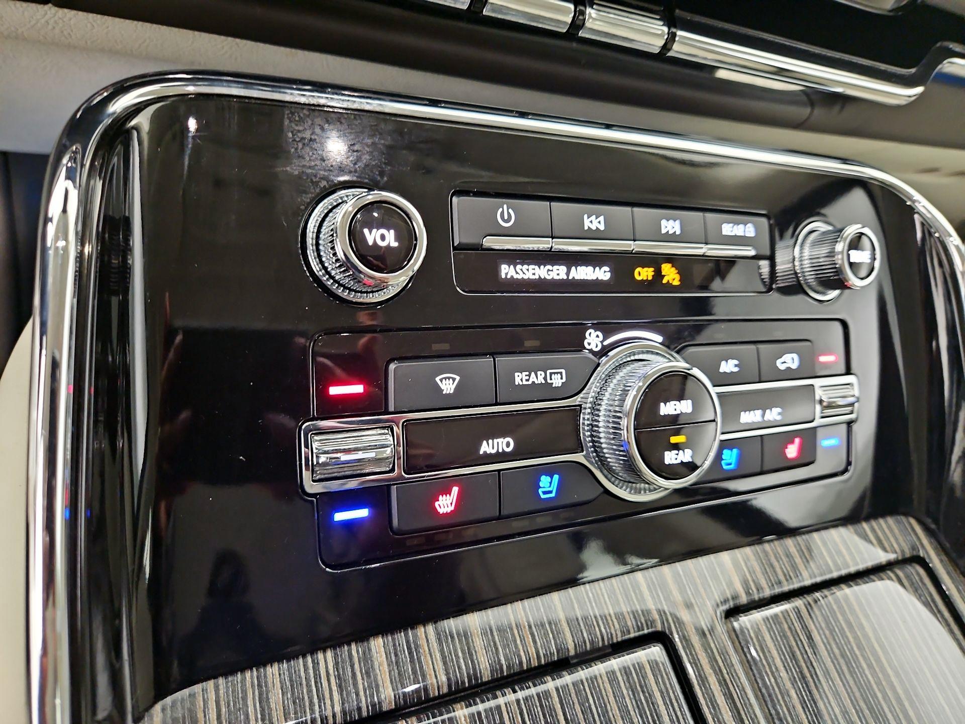 Thumbnail: 2023 Lincoln Navigator - 17