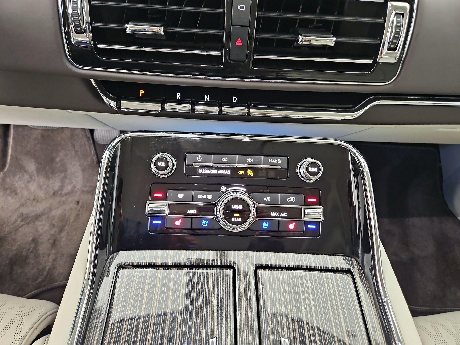 Thumbnail: 2023 Lincoln Navigator - 18