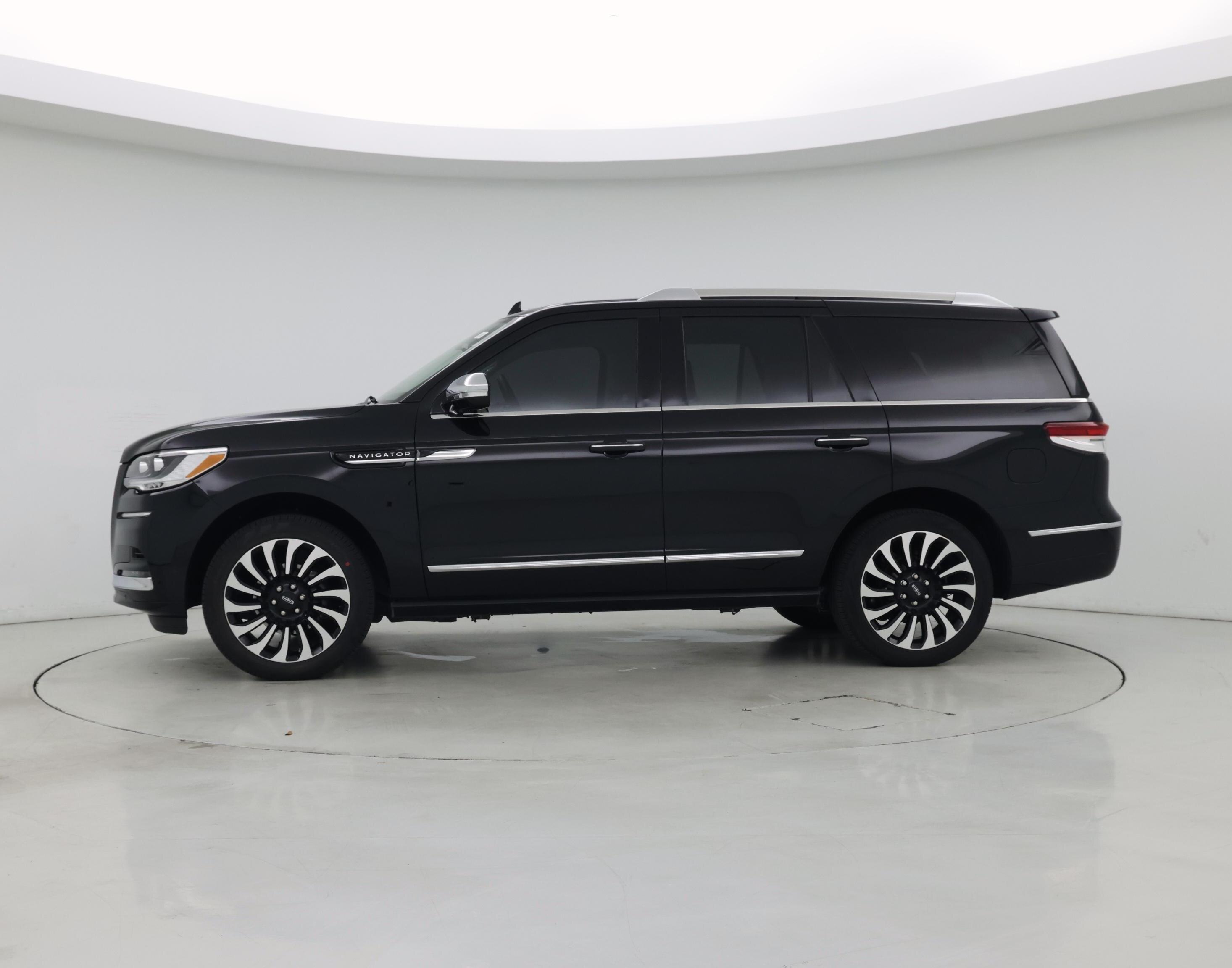 Thumbnail: 2023 Lincoln Navigator - 3