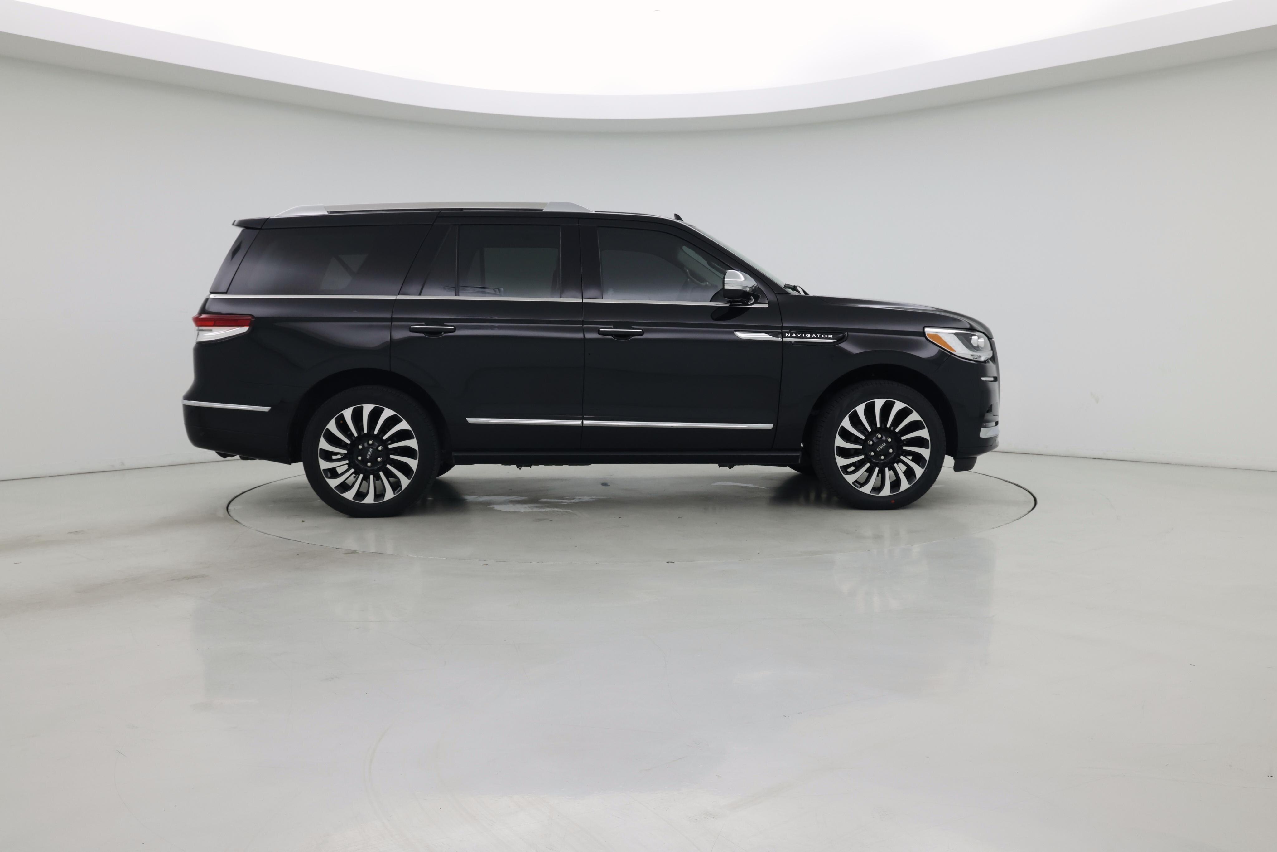 Thumbnail: 2023 Lincoln Navigator - 7