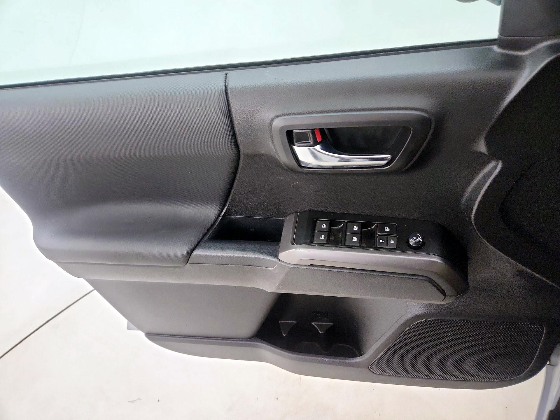 Thumbnail: 2021 Toyota Tacoma - 12