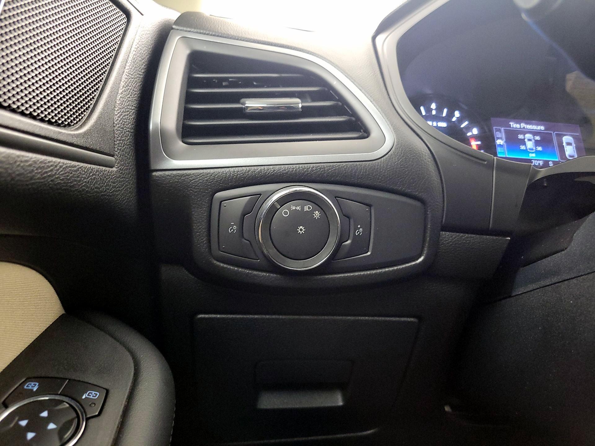 Thumbnail: 2015 Ford Edge - 13