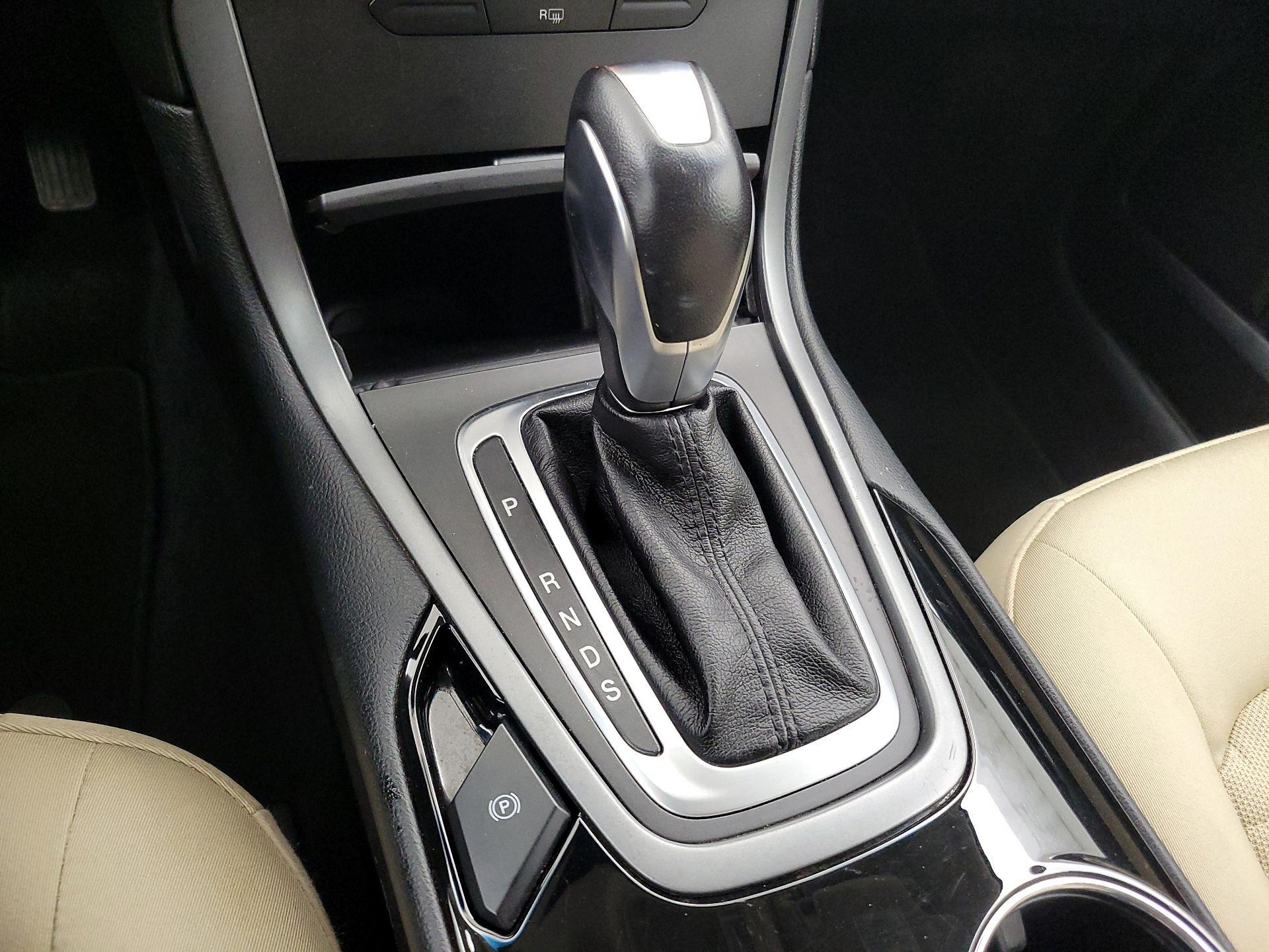 Thumbnail: 2015 Ford Edge - 17