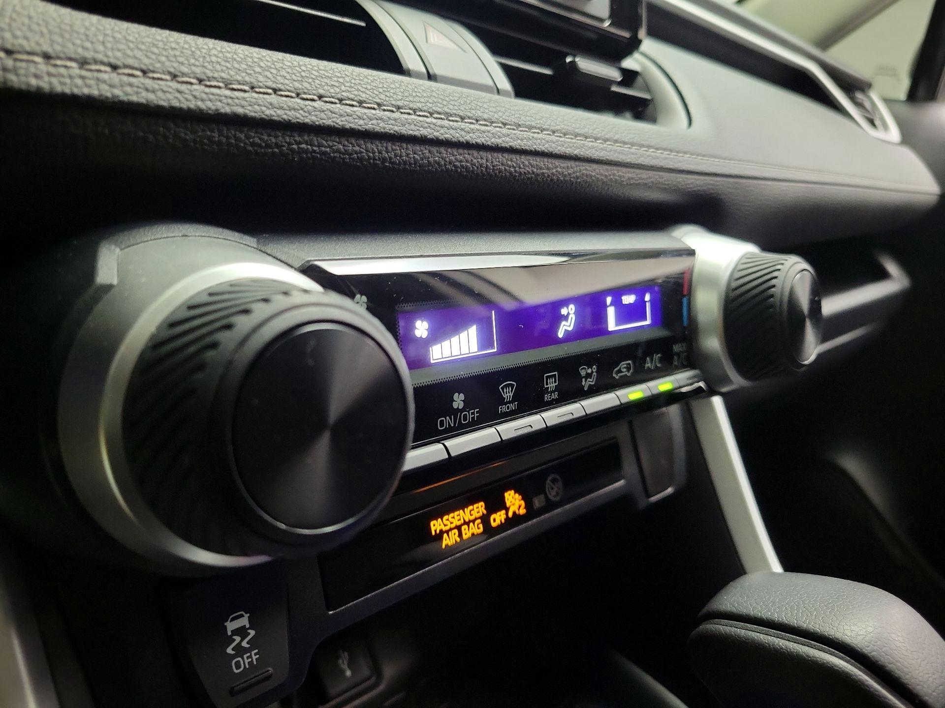 Thumbnail: 2020 Toyota RAV4 - 16