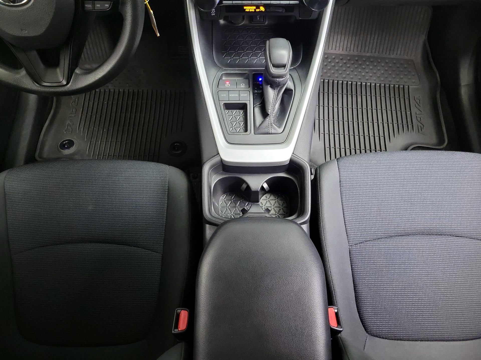 Thumbnail: 2020 Toyota RAV4 - 17