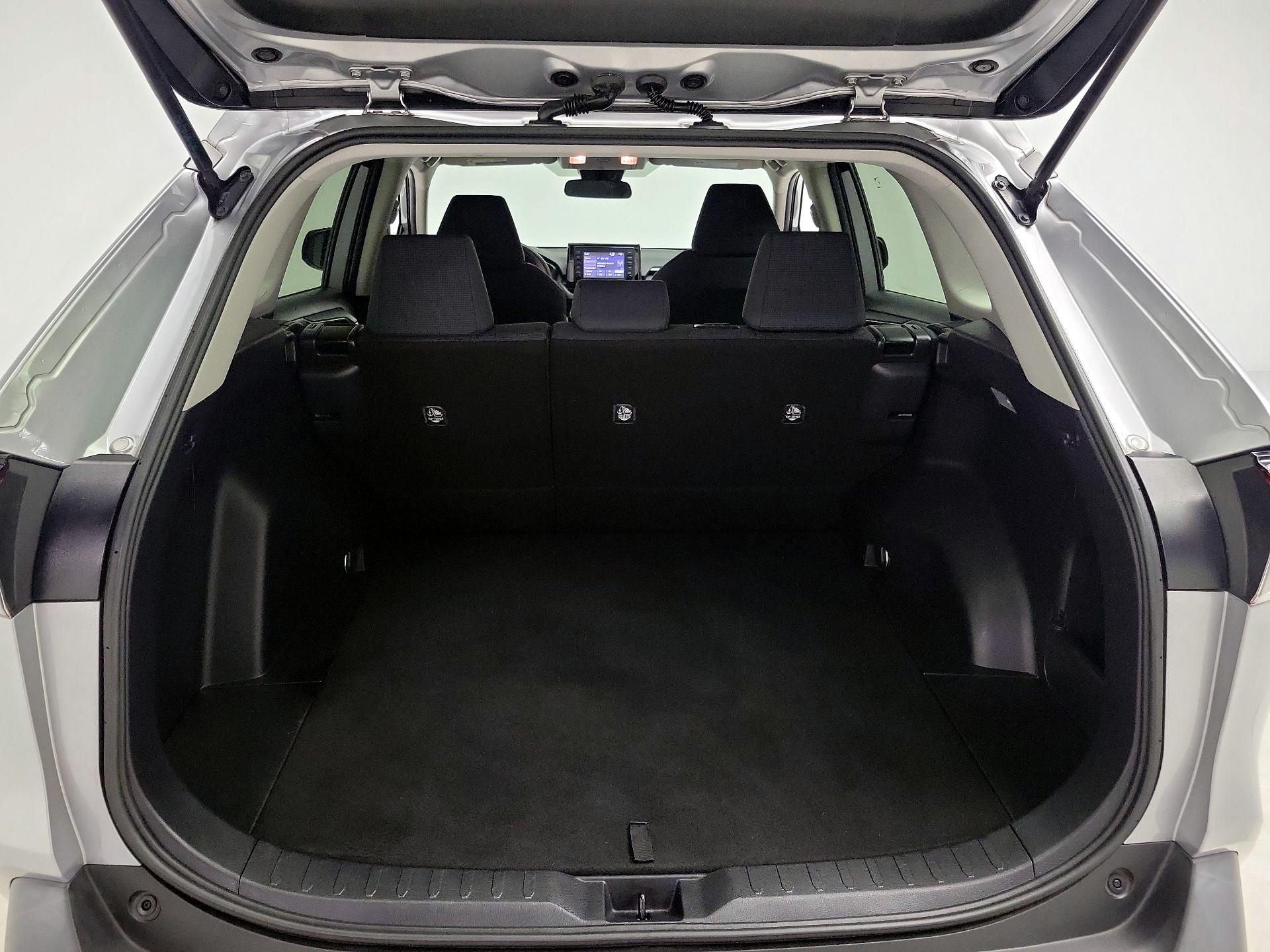 Thumbnail: 2020 Toyota RAV4 - 20