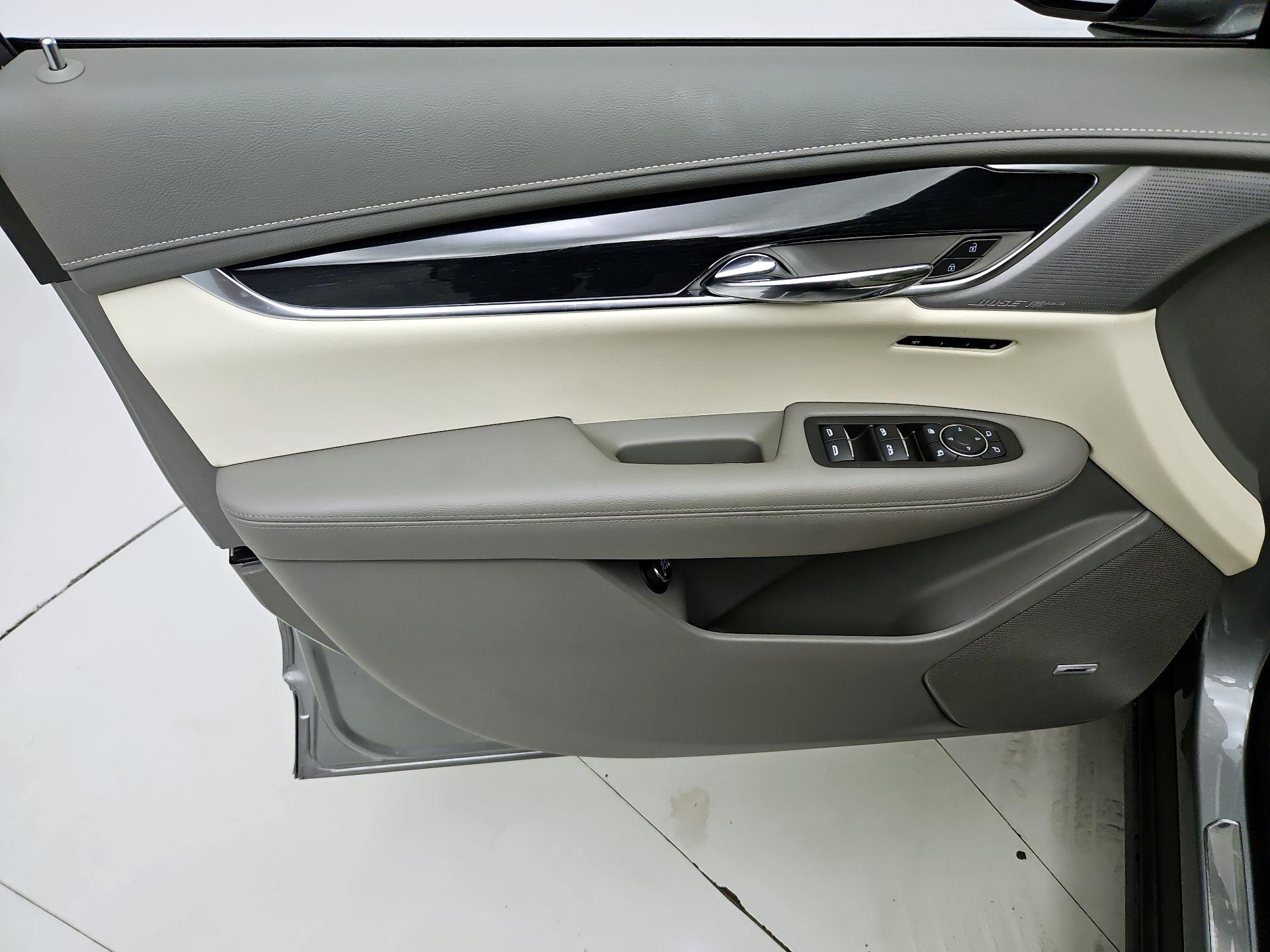 Thumbnail: 2024 Cadillac XT6 - 12