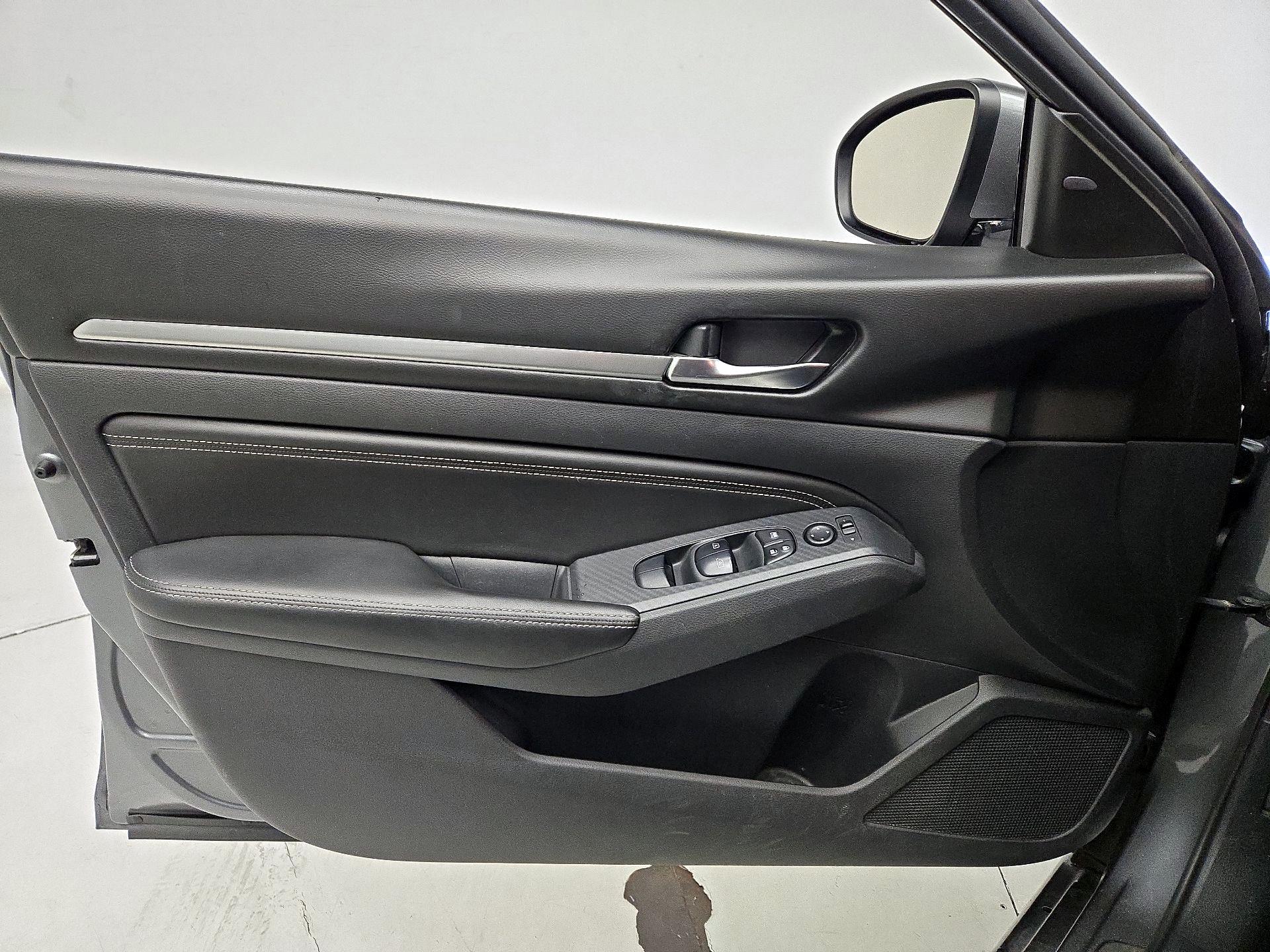 Thumbnail: 2019 Nissan Altima - 12