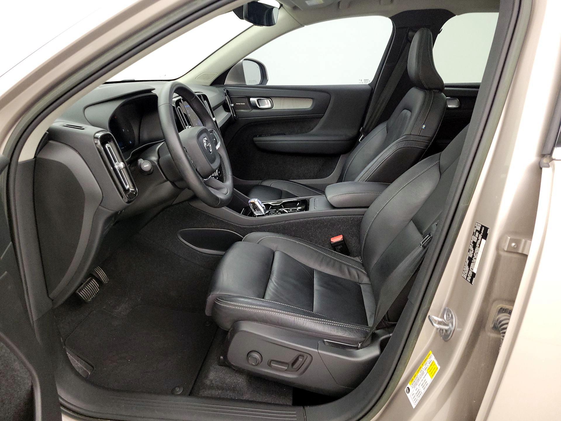 Thumbnail: 2023 Volvo XC40 - 11