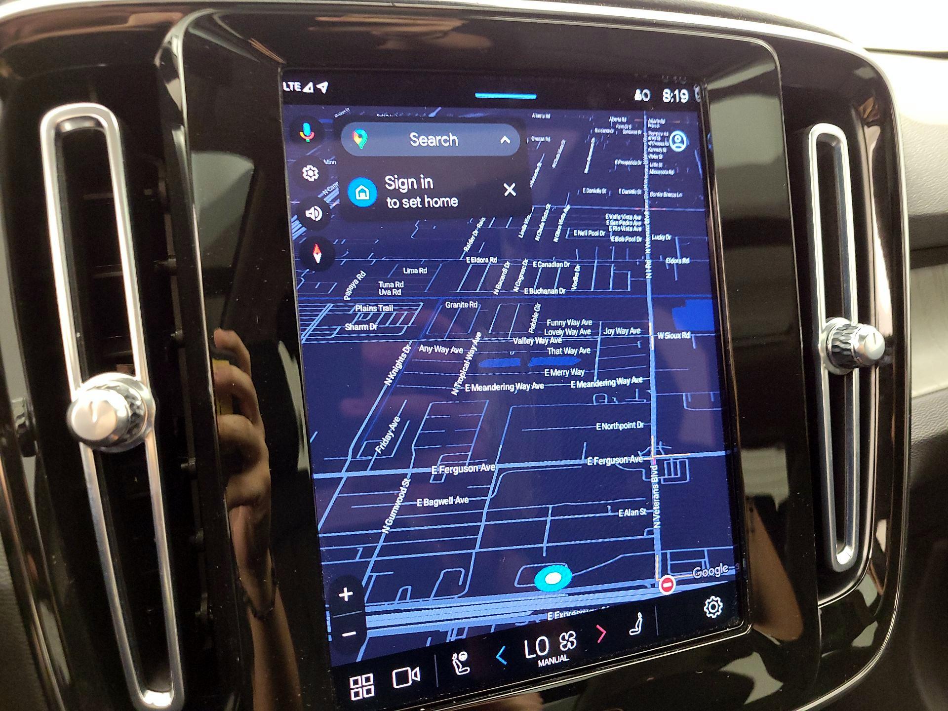 Thumbnail: 2023 Volvo XC40 - 14