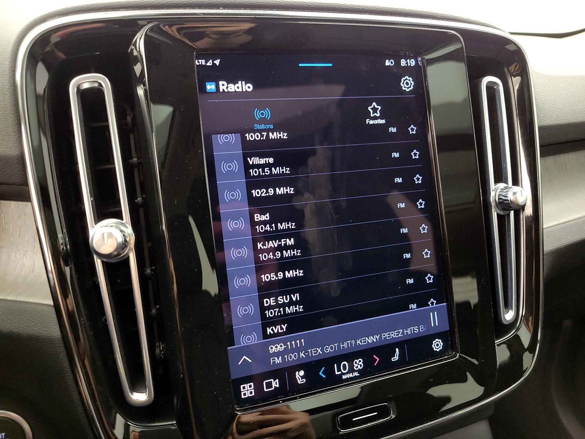 Thumbnail: 2023 Volvo XC40 - 16