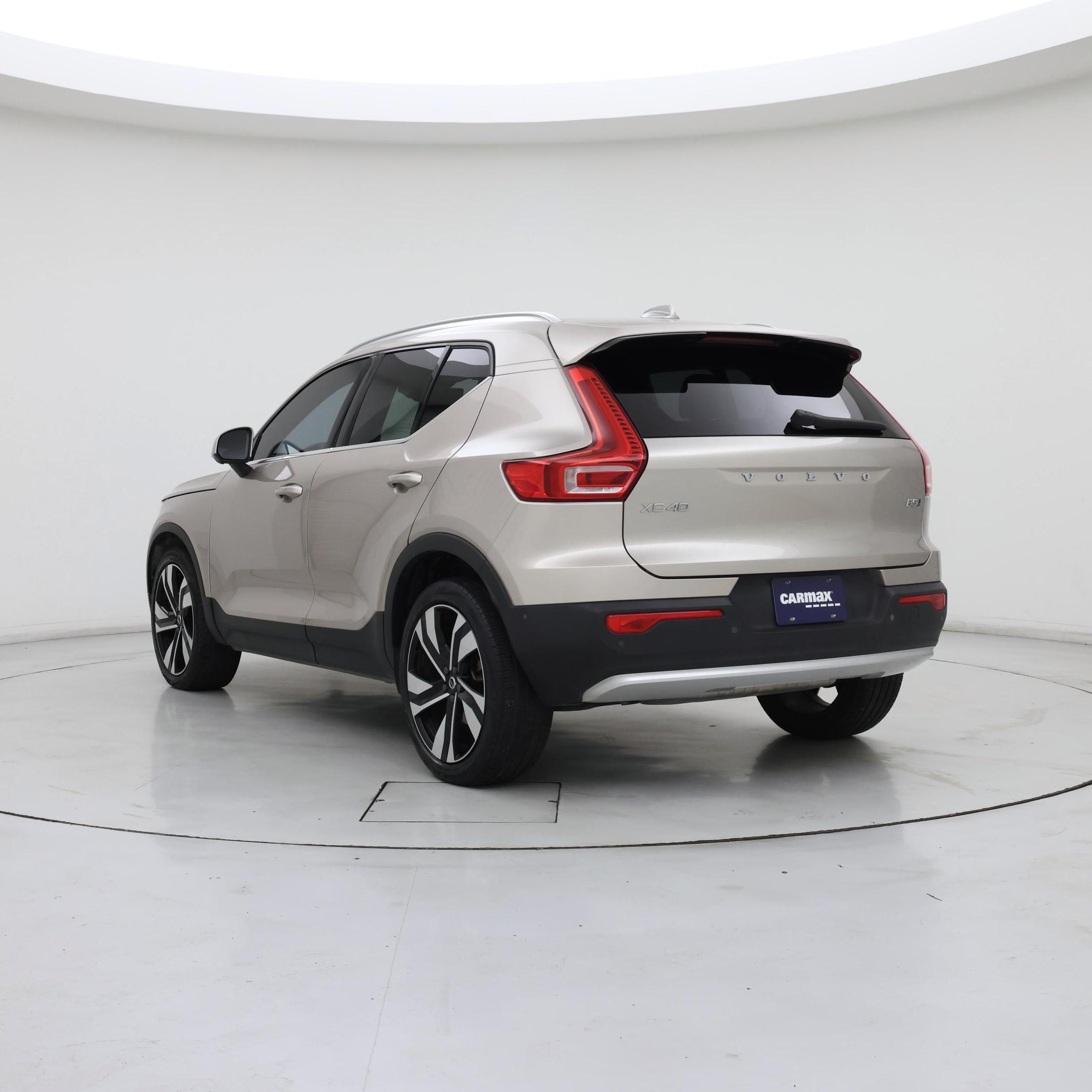 Thumbnail: 2023 Volvo XC40 - 2