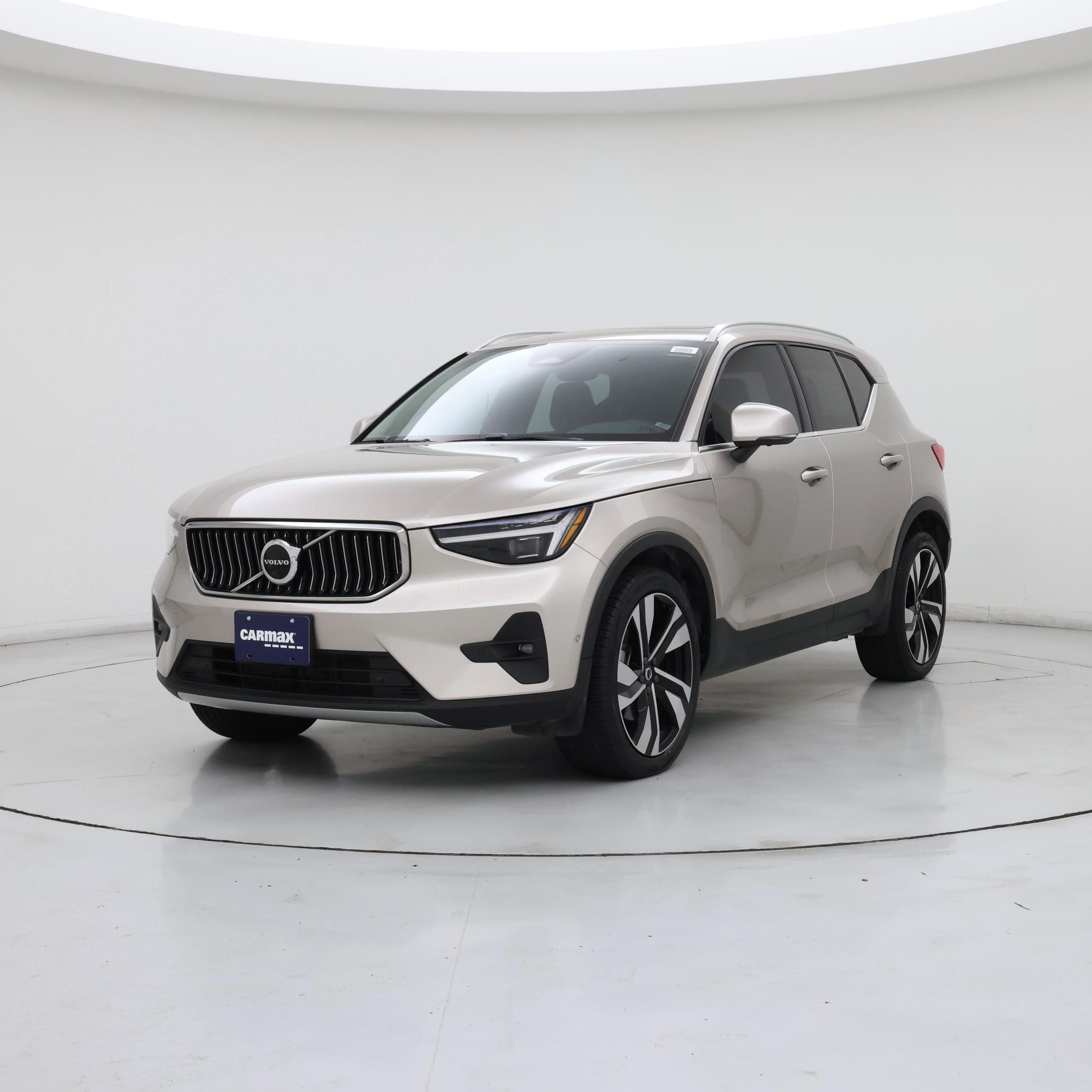 Thumbnail: 2023 Volvo XC40 - 4