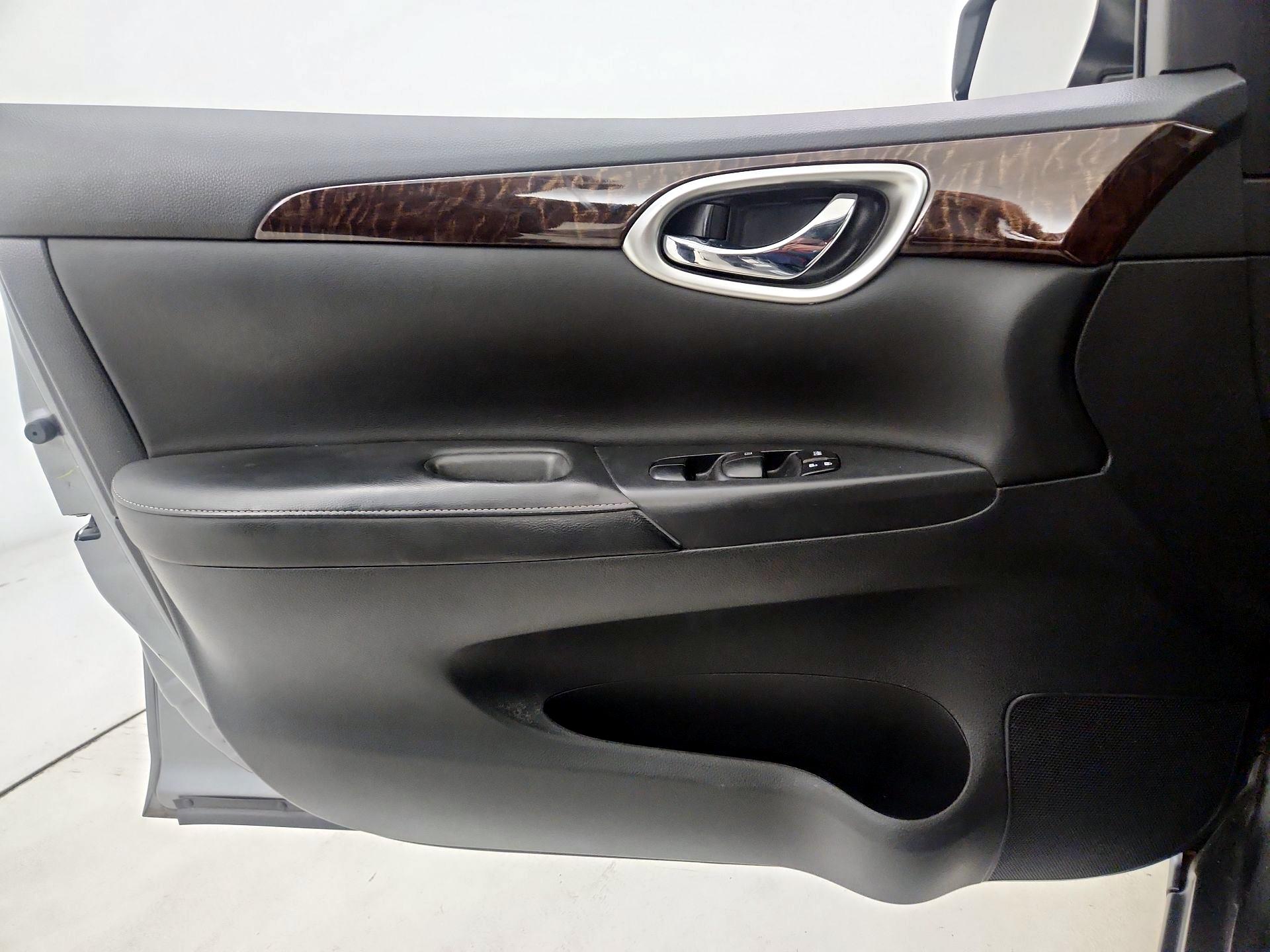 Thumbnail: 2015 Nissan Sentra - 12