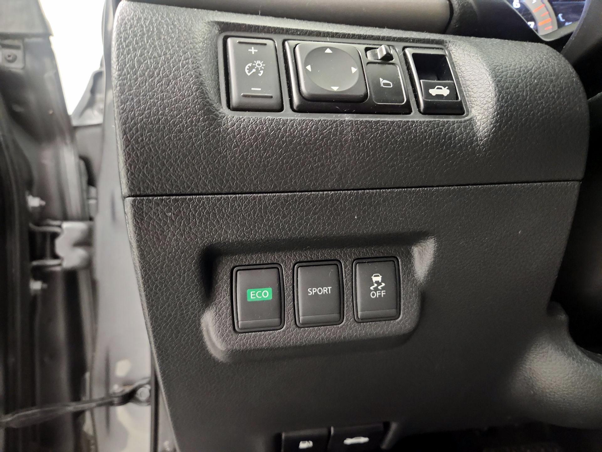 Thumbnail: 2015 Nissan Sentra - 13