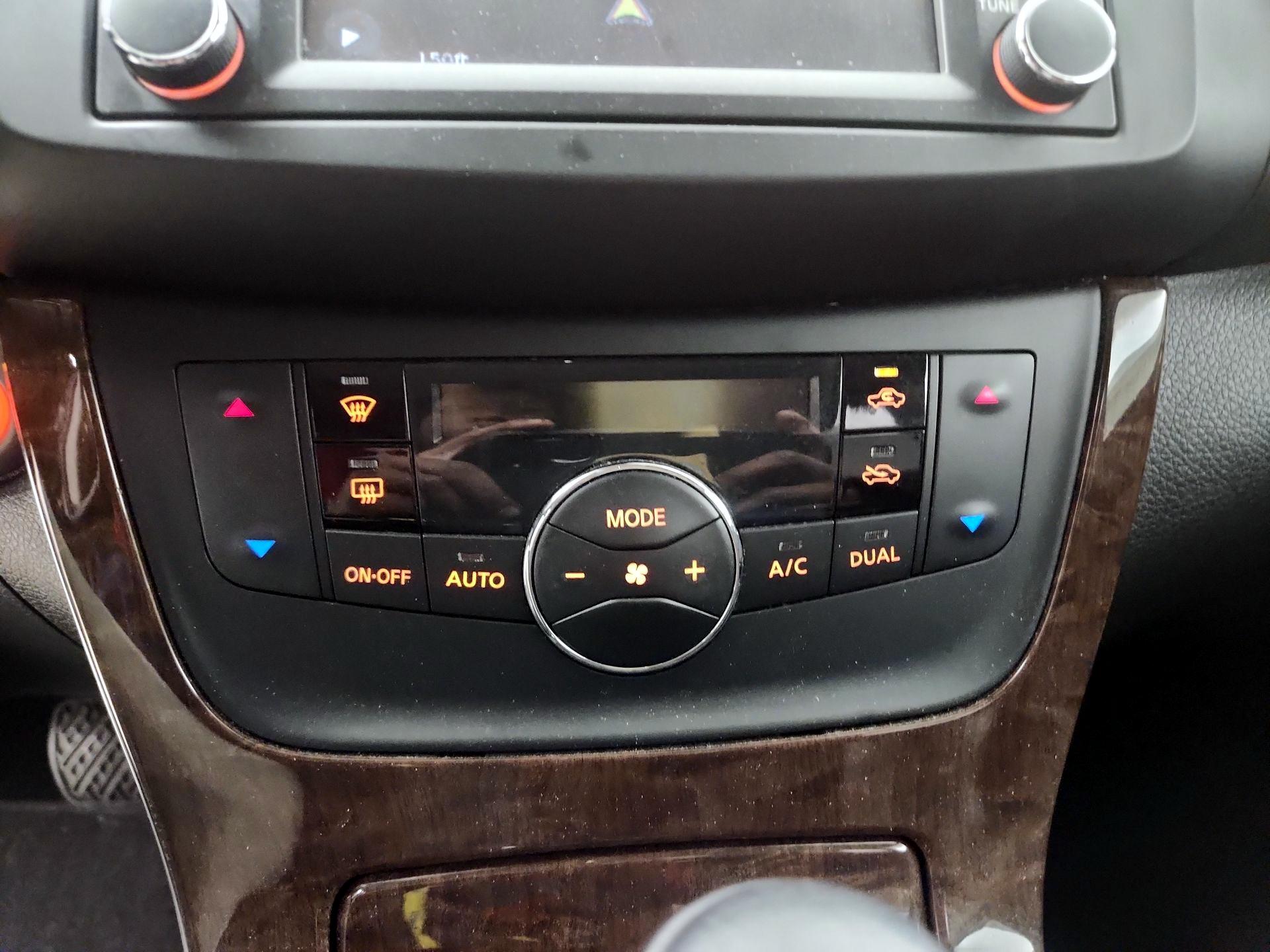 Thumbnail: 2015 Nissan Sentra - 16