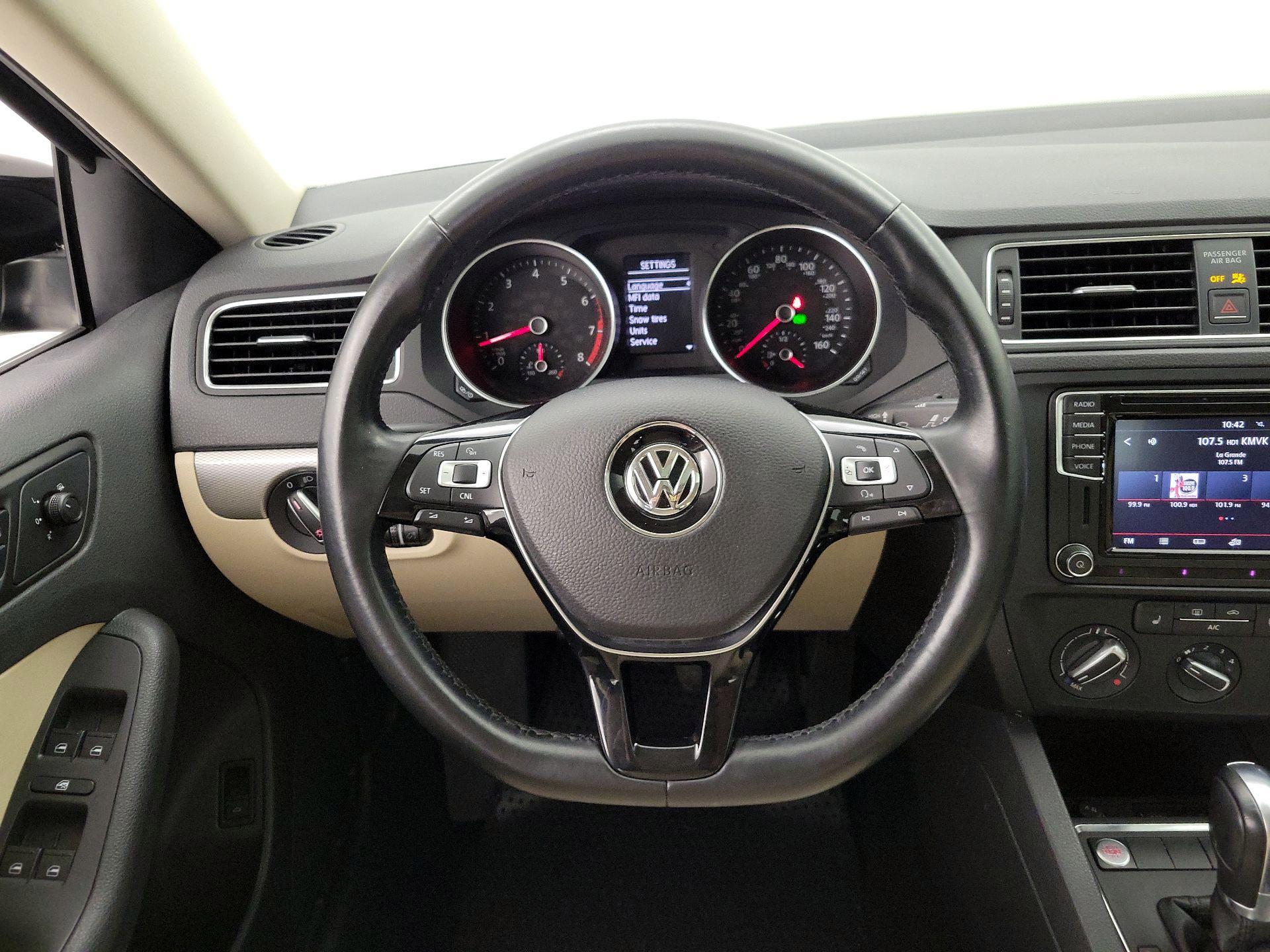 Thumbnail: 2017 Volkswagen Jetta - 10