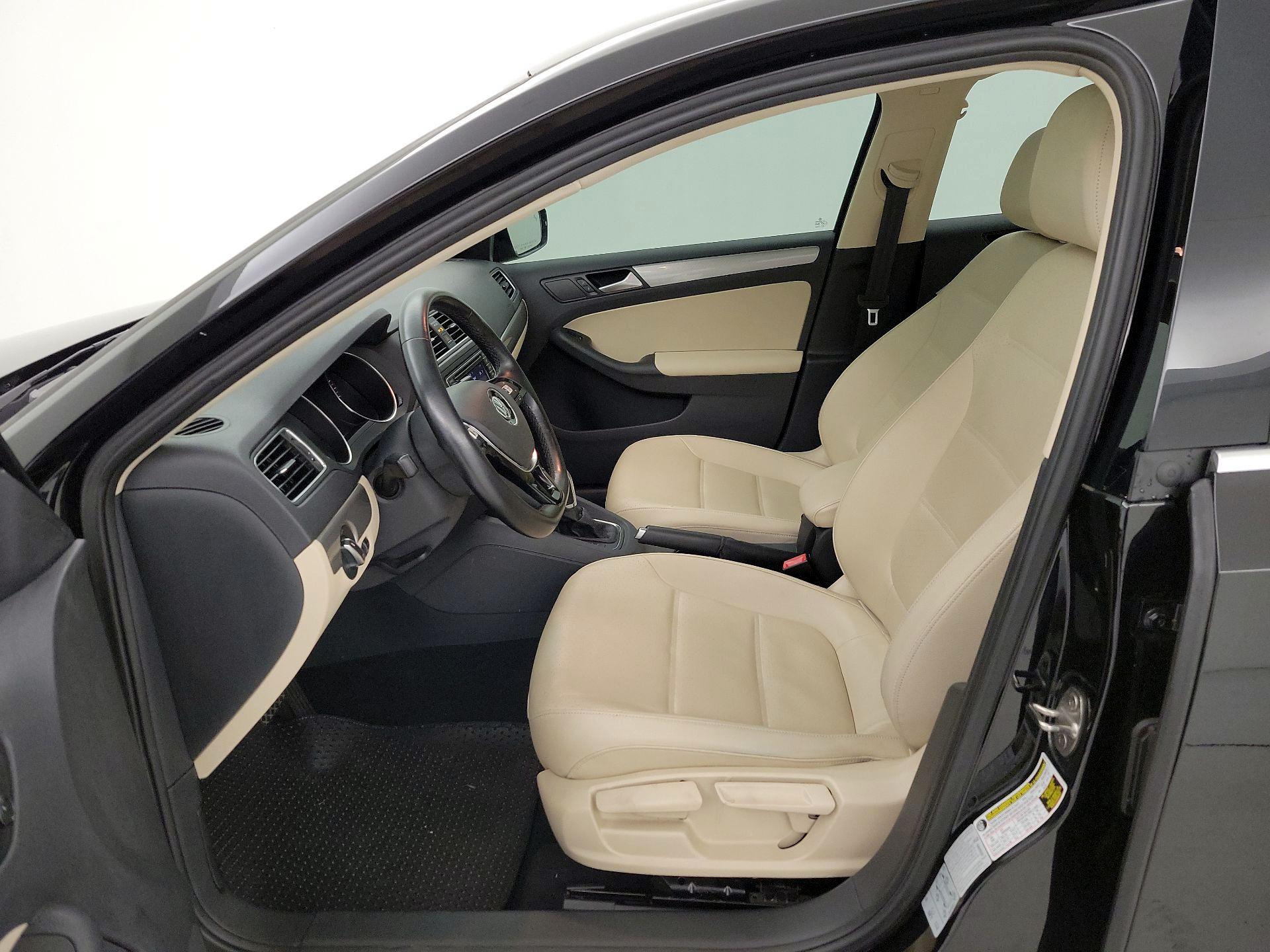 Thumbnail: 2017 Volkswagen Jetta - 11