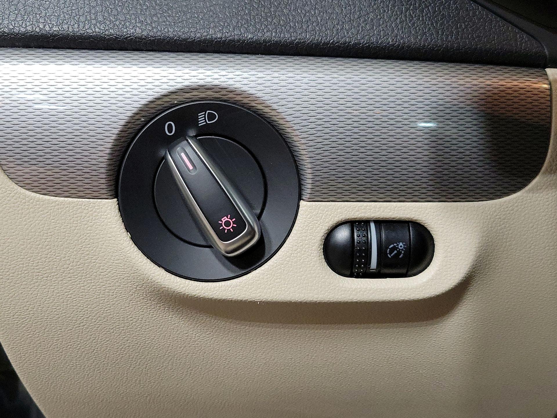 Thumbnail: 2017 Volkswagen Jetta - 13