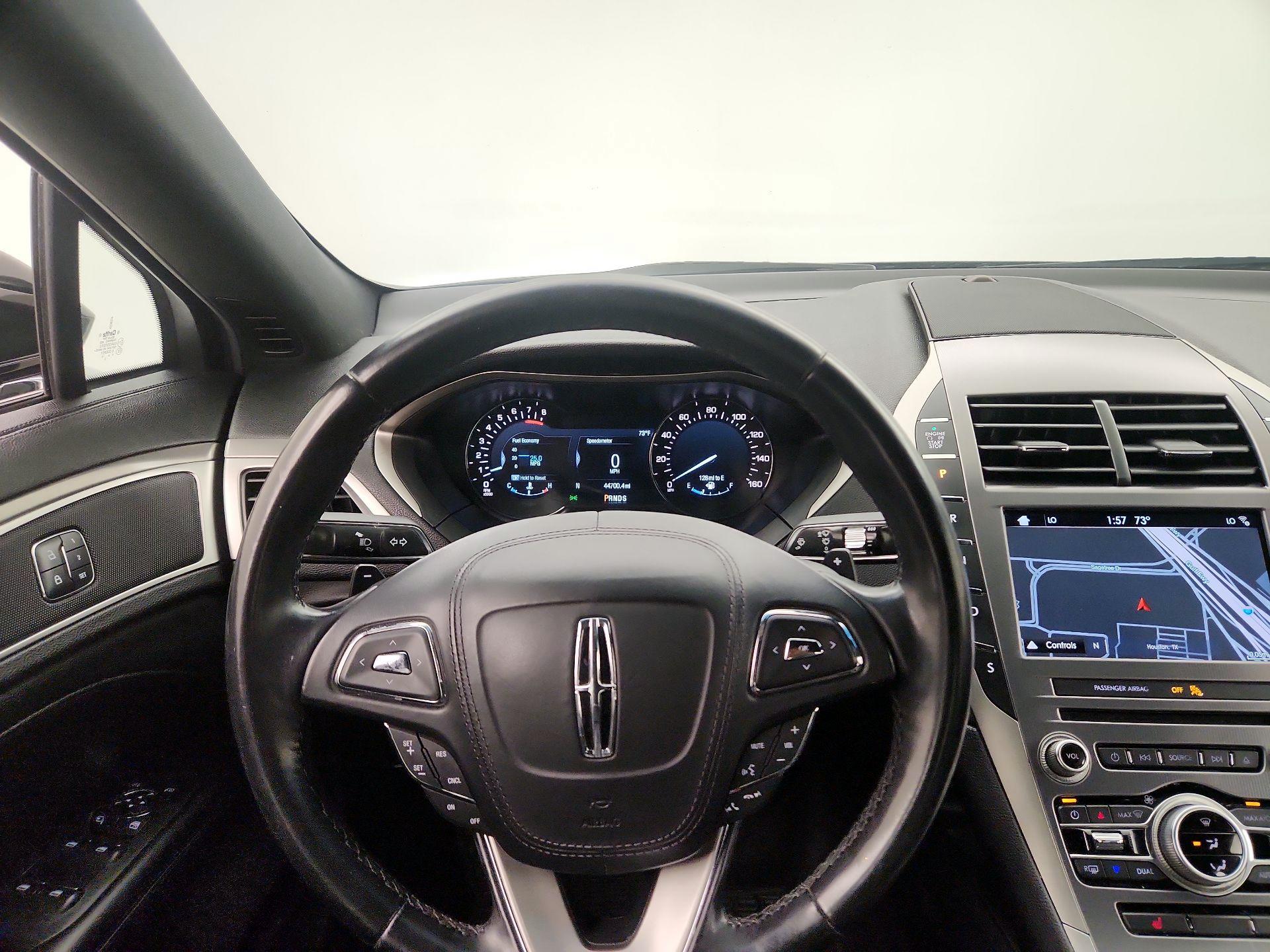 Thumbnail: 2017 Lincoln MKZ - 10