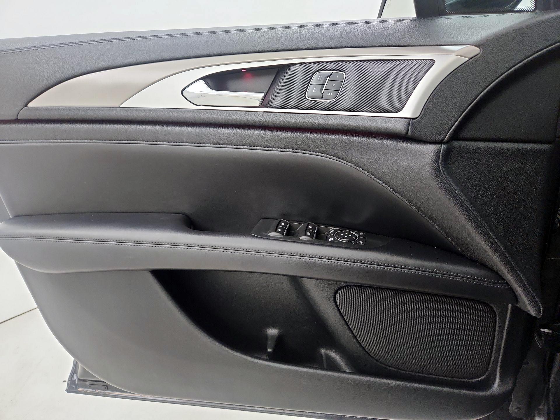 Thumbnail: 2017 Lincoln MKZ - 12