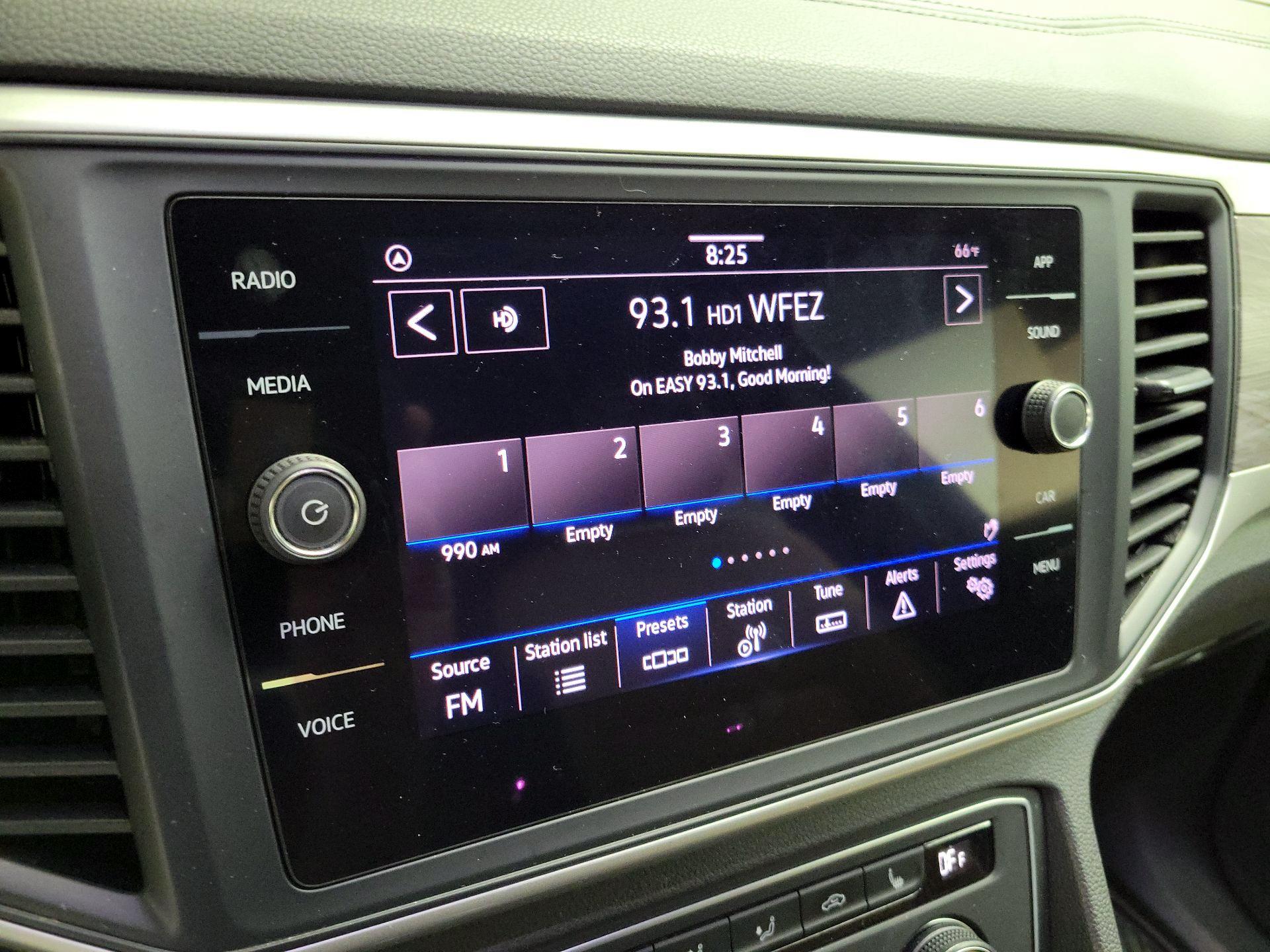 Thumbnail: 2021 Volkswagen Atlas - 16