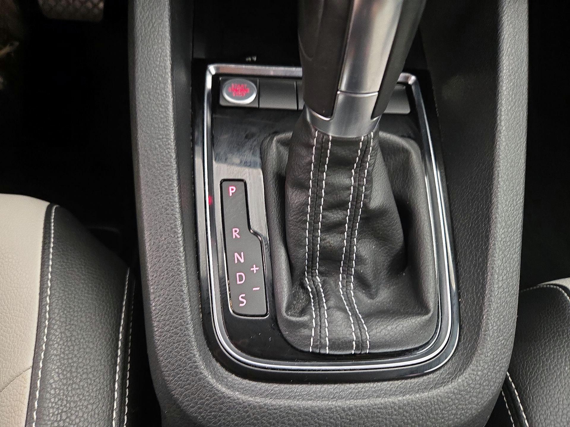 Thumbnail: 2016 Volkswagen Jetta - 18