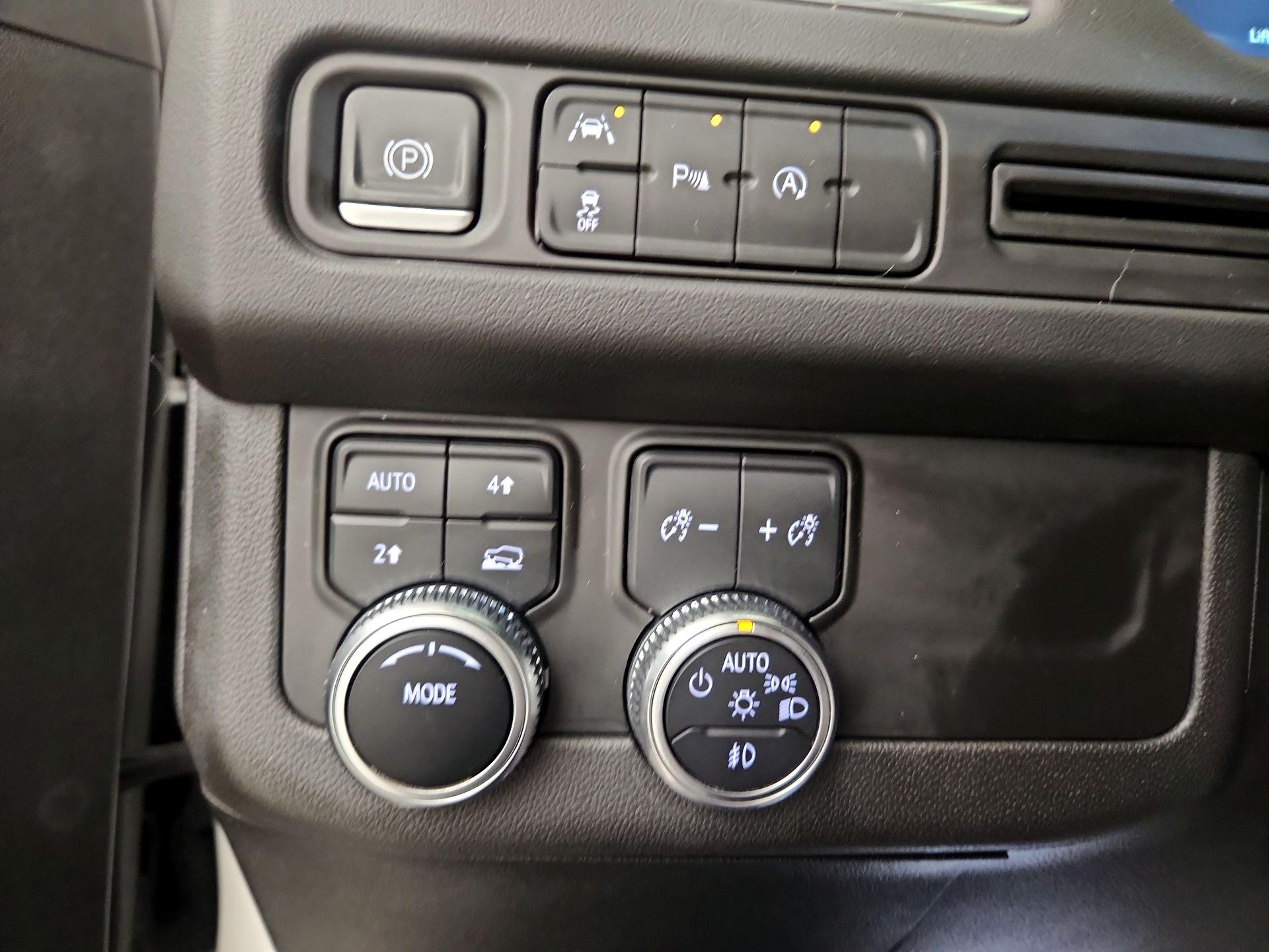 Thumbnail: 2023 GMC Yukon - 13