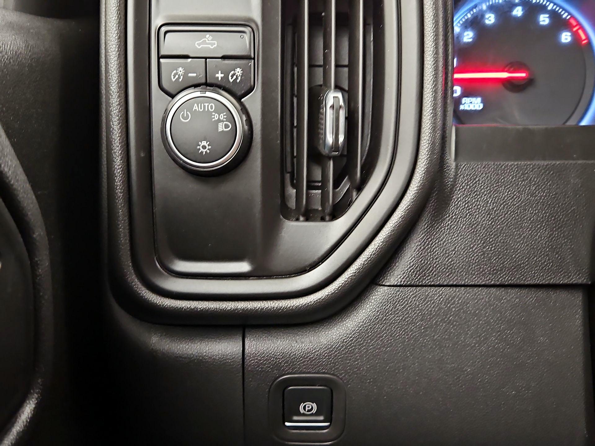 Thumbnail: 2021 Chevrolet Silverado 1500 - 13