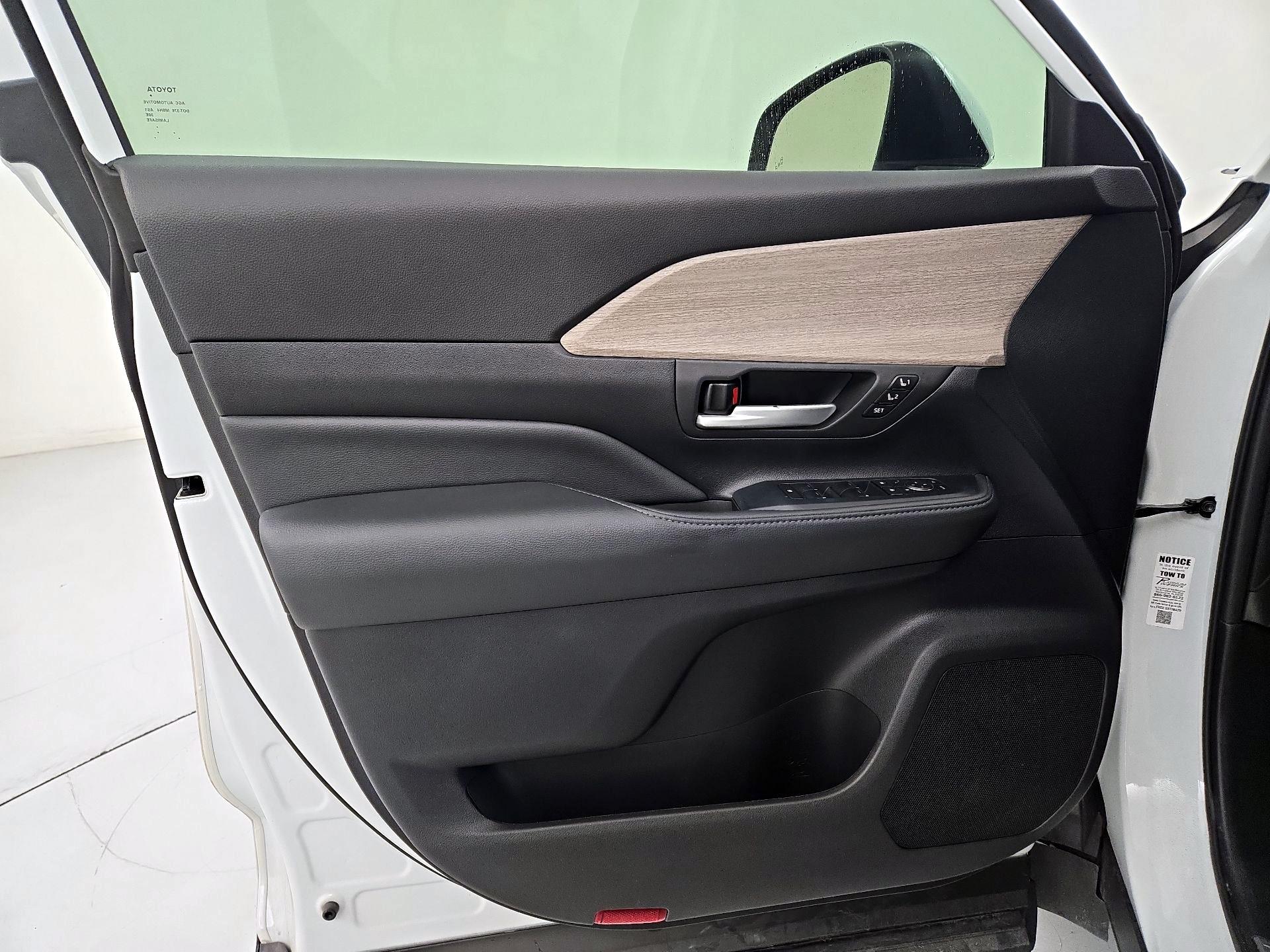 Thumbnail: 2024 Toyota Highlander - 12