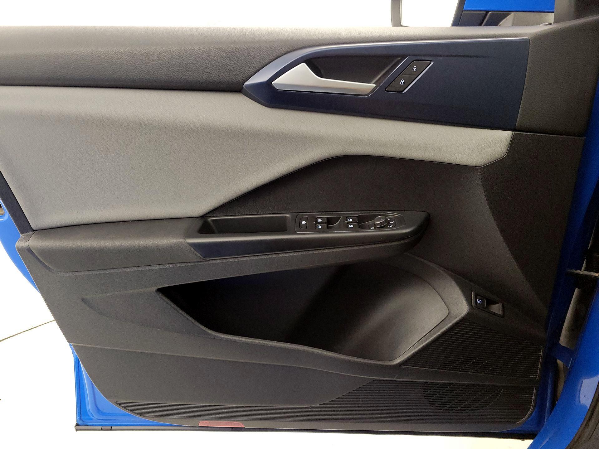 Thumbnail: 2022 Volkswagen Taos - 12