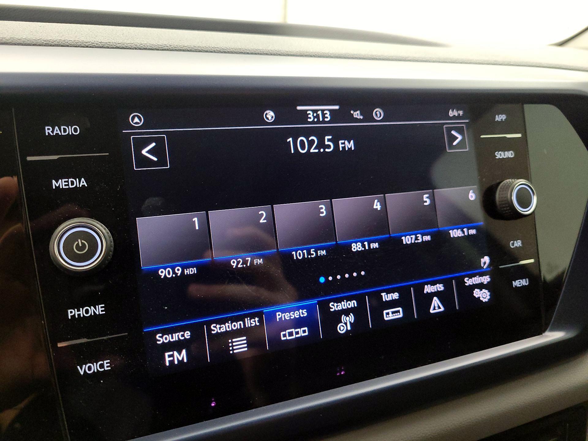 Thumbnail: 2022 Volkswagen Taos - 15