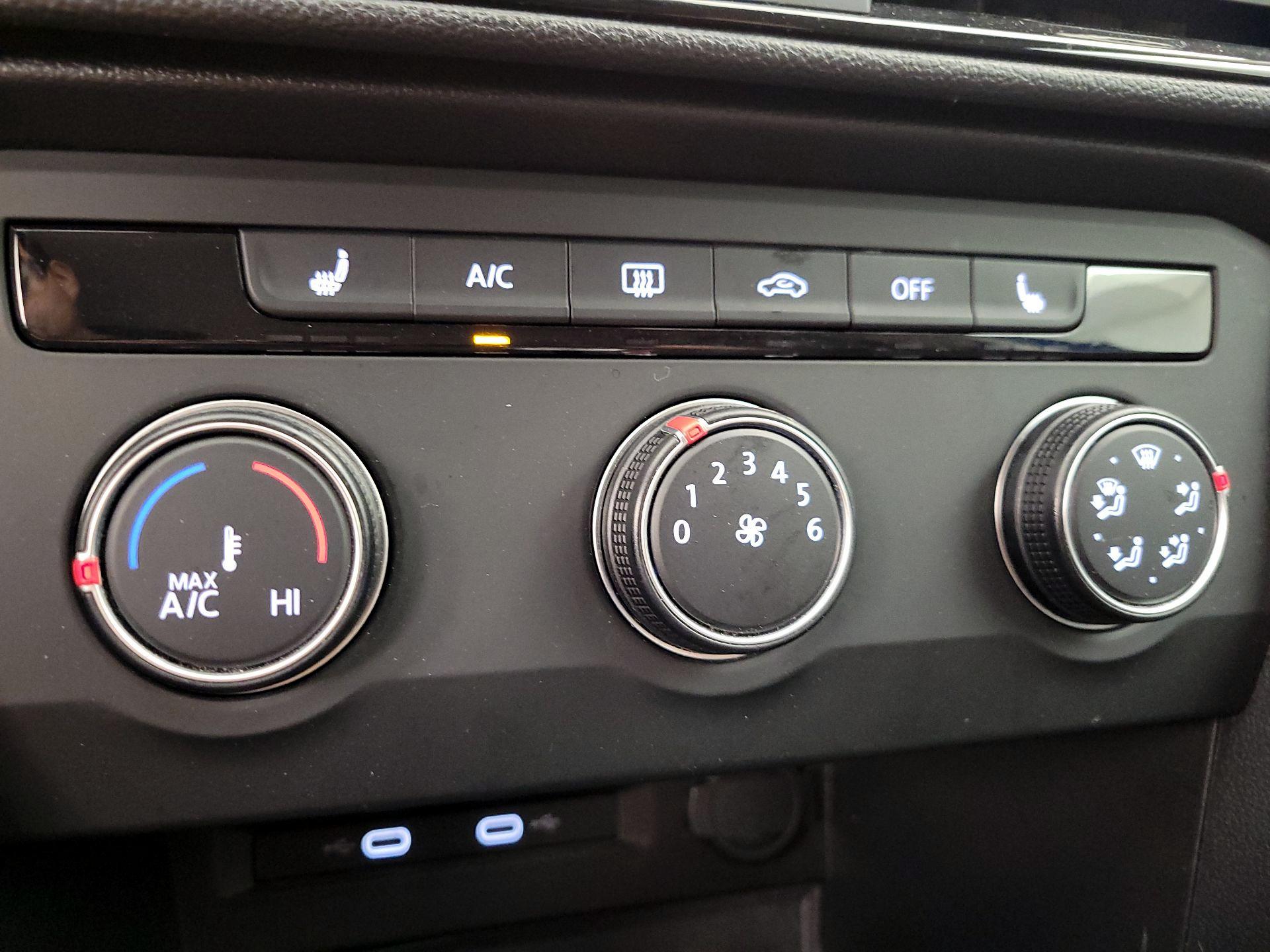 Thumbnail: 2022 Volkswagen Taos - 16