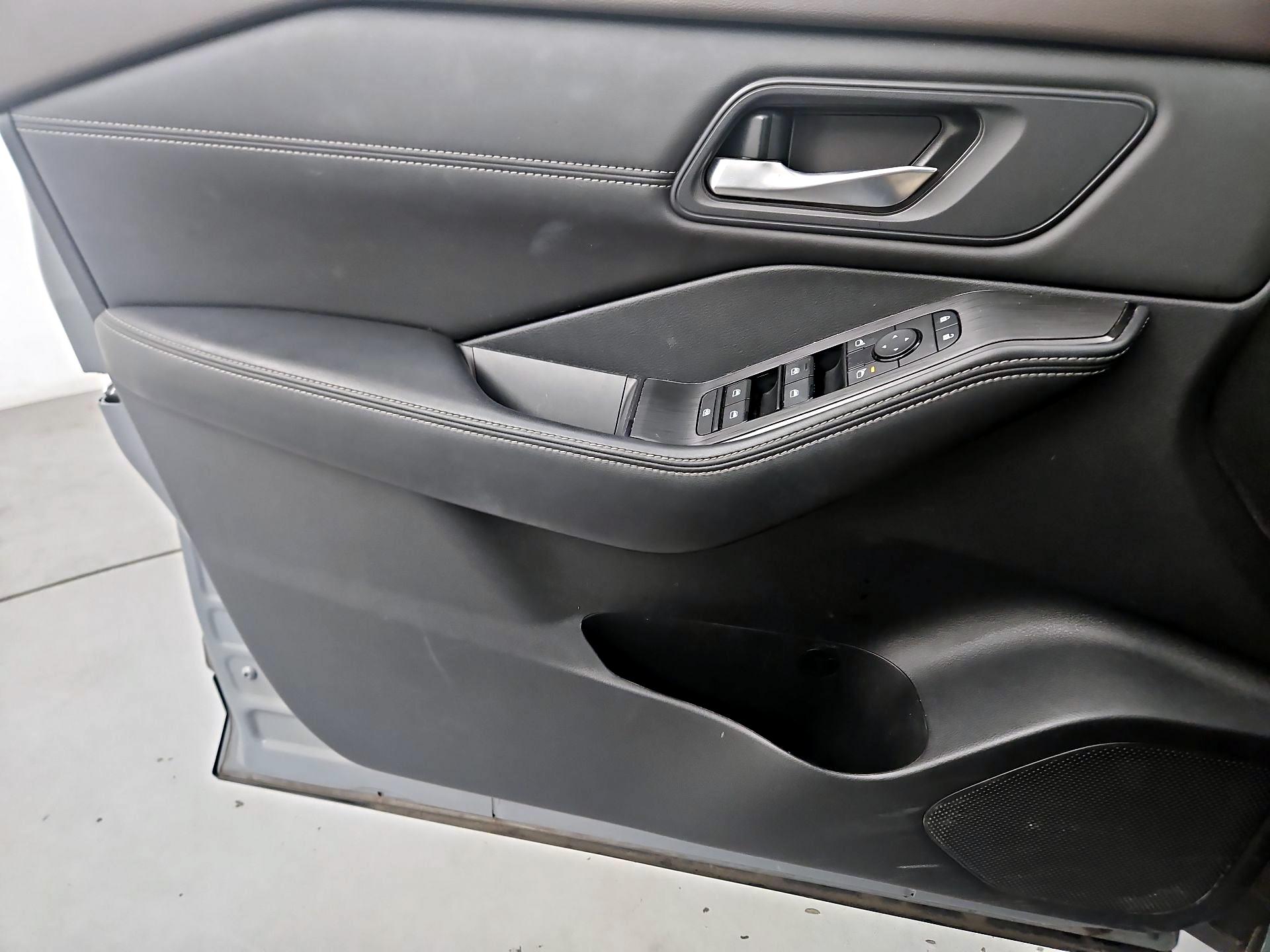 Thumbnail: 2023 Nissan Rogue - 12