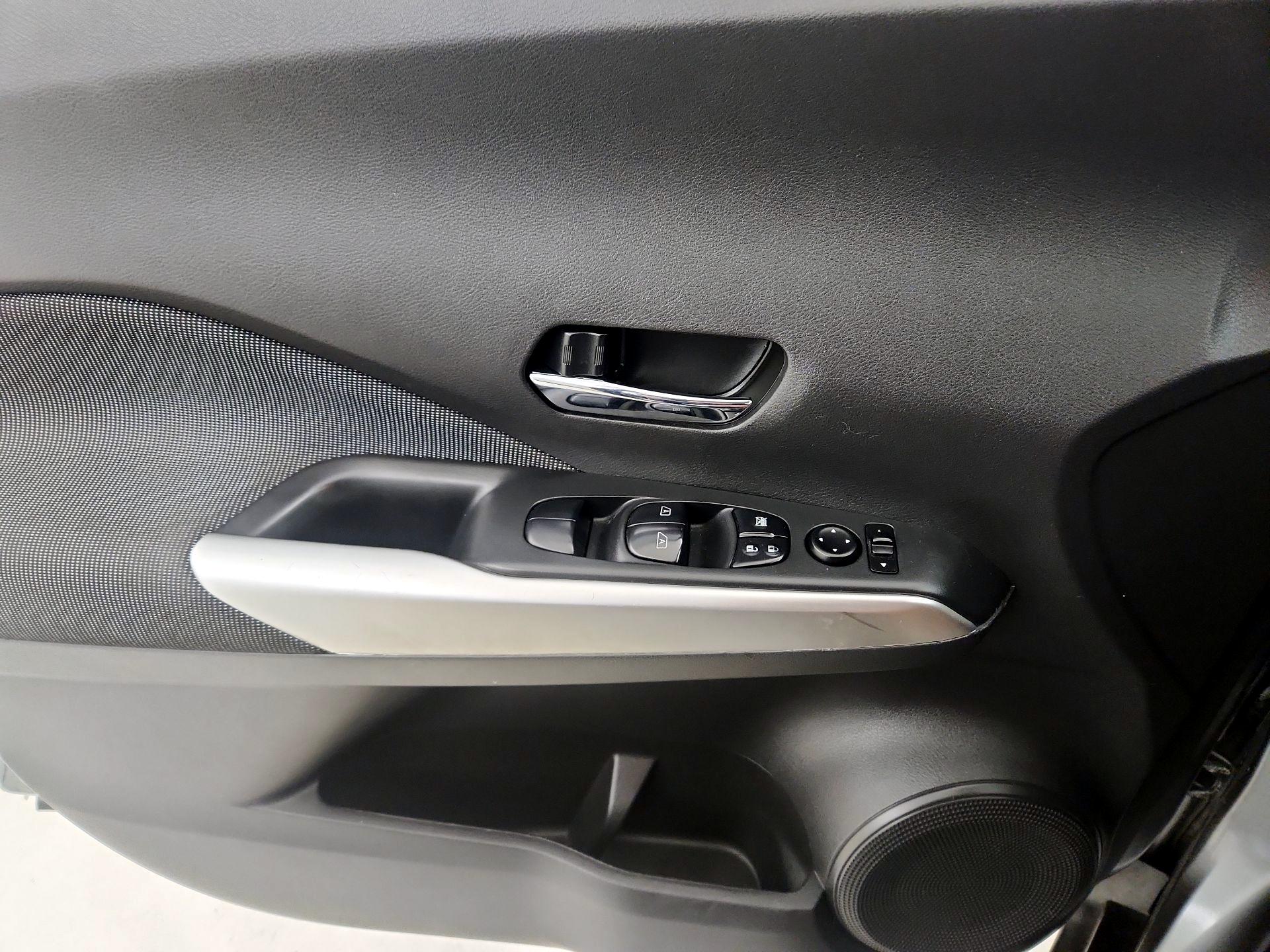 Thumbnail: 2018 Nissan Kicks - 12