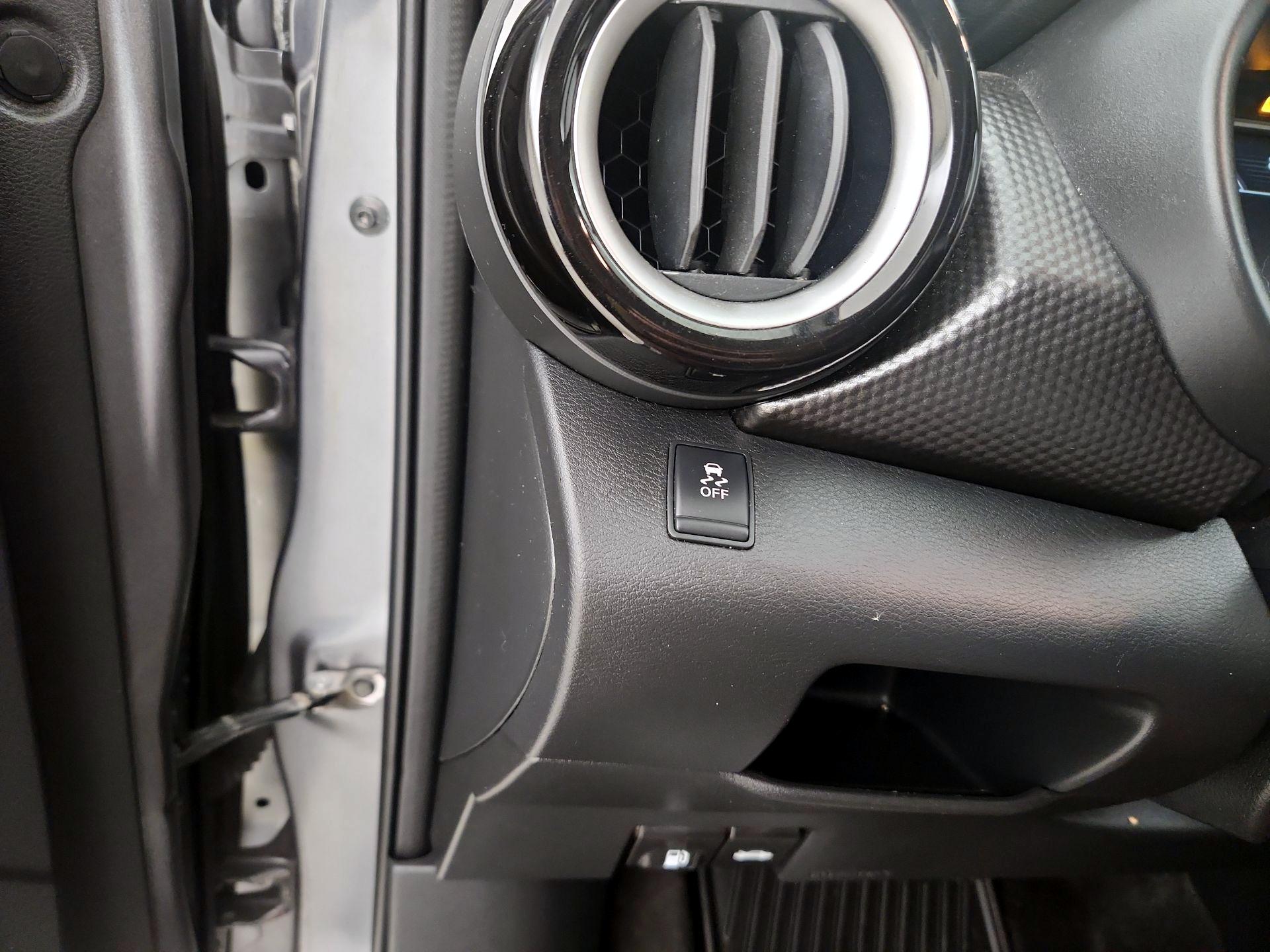 Thumbnail: 2018 Nissan Kicks - 13