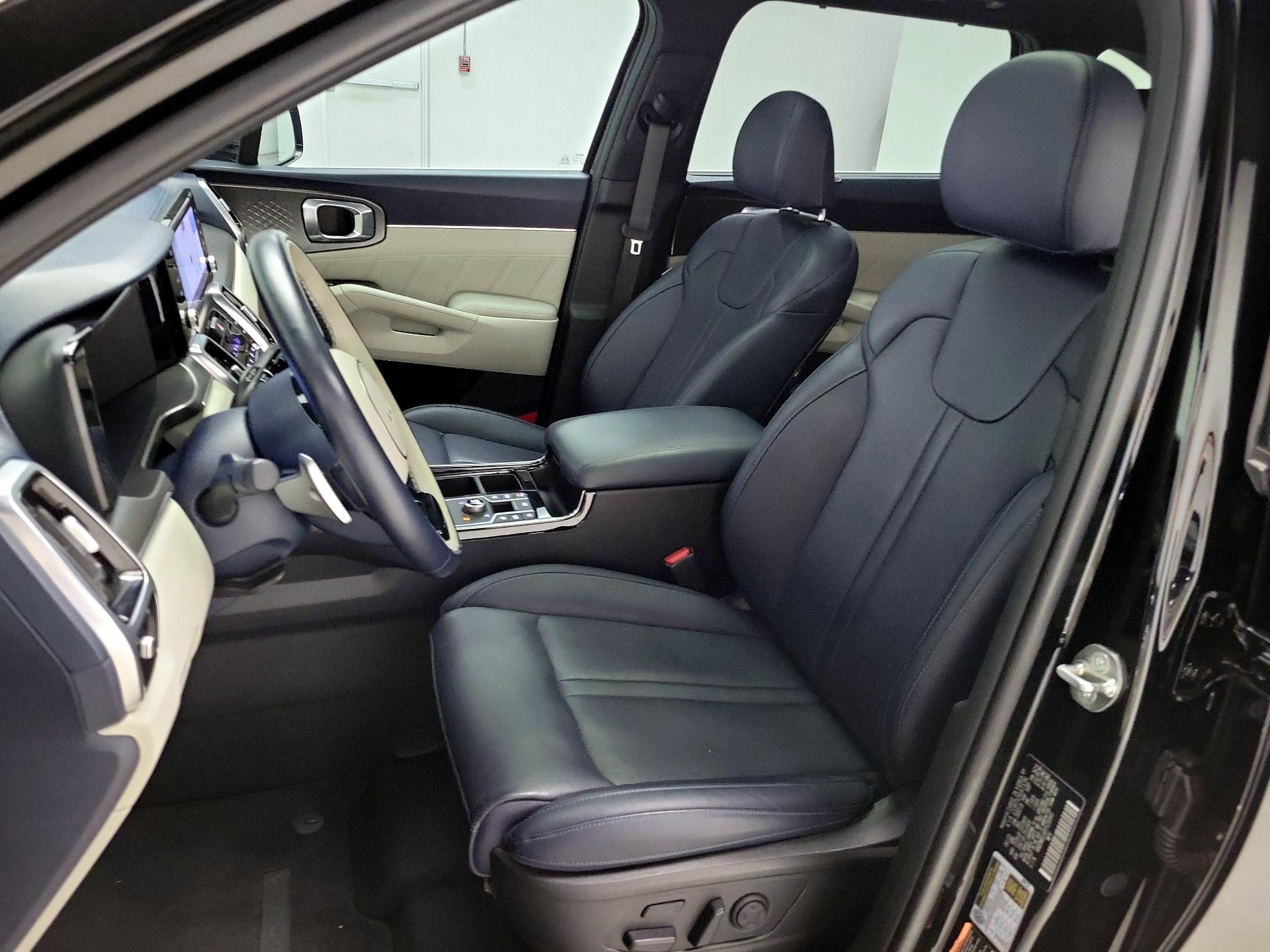 Thumbnail: 2023 Kia Sorento - 11