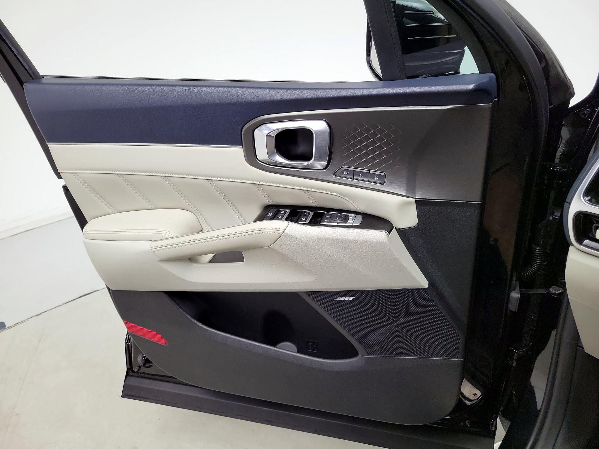 Thumbnail: 2023 Kia Sorento - 12