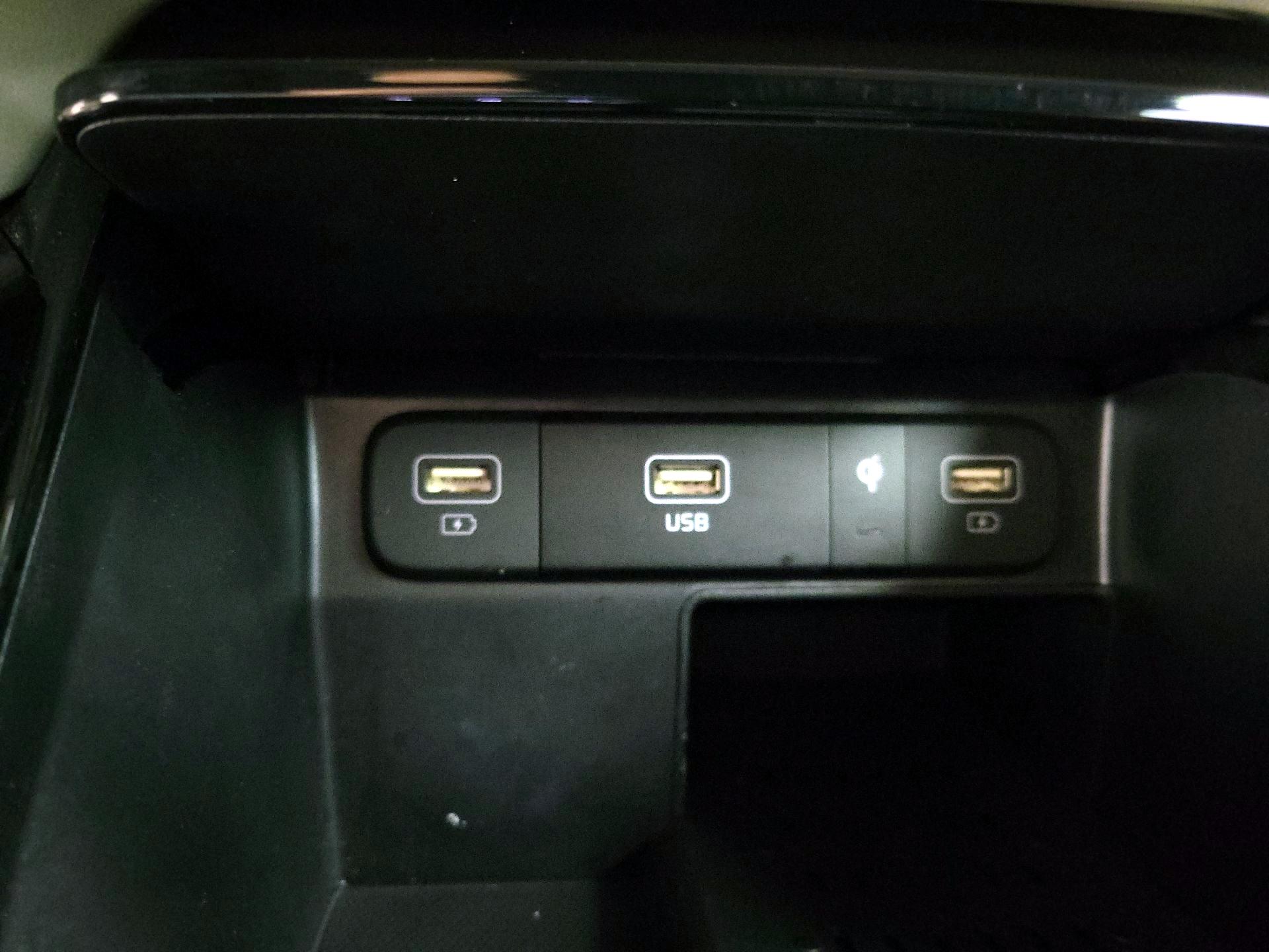 Thumbnail: 2023 Kia Sorento - 19