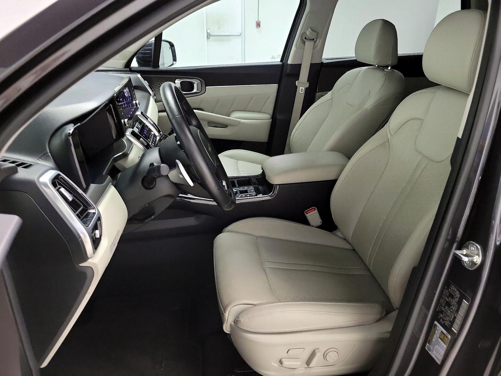 Thumbnail: 2023 Kia Sorento - 11